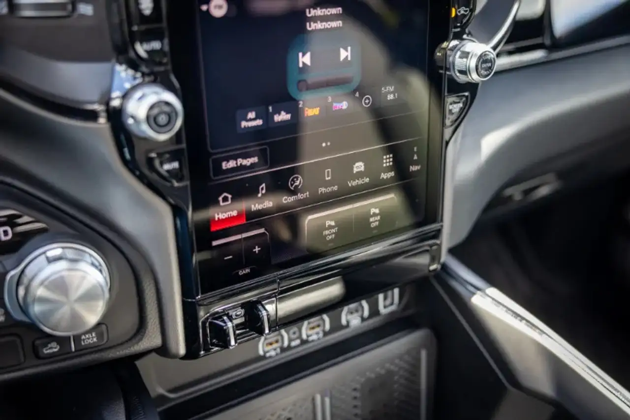 RAM 1500 снимка RAM 1500