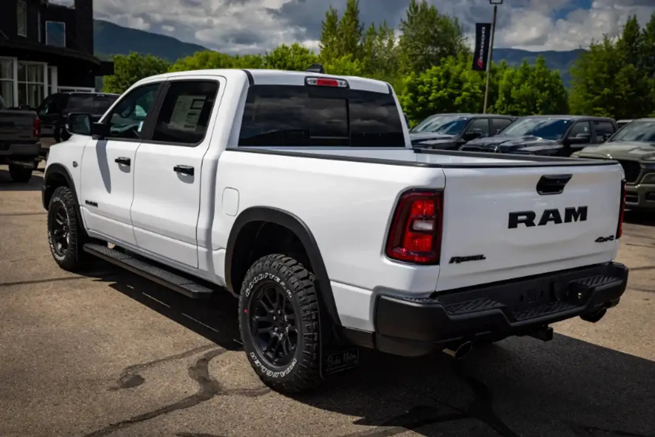 RAM 1500 снимка RAM 1500