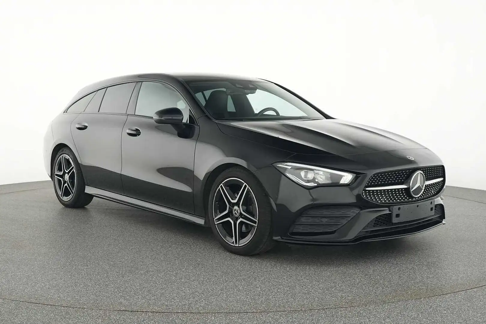 Mercedes-Benz CLA 180 Shooting Brake Noir - 2