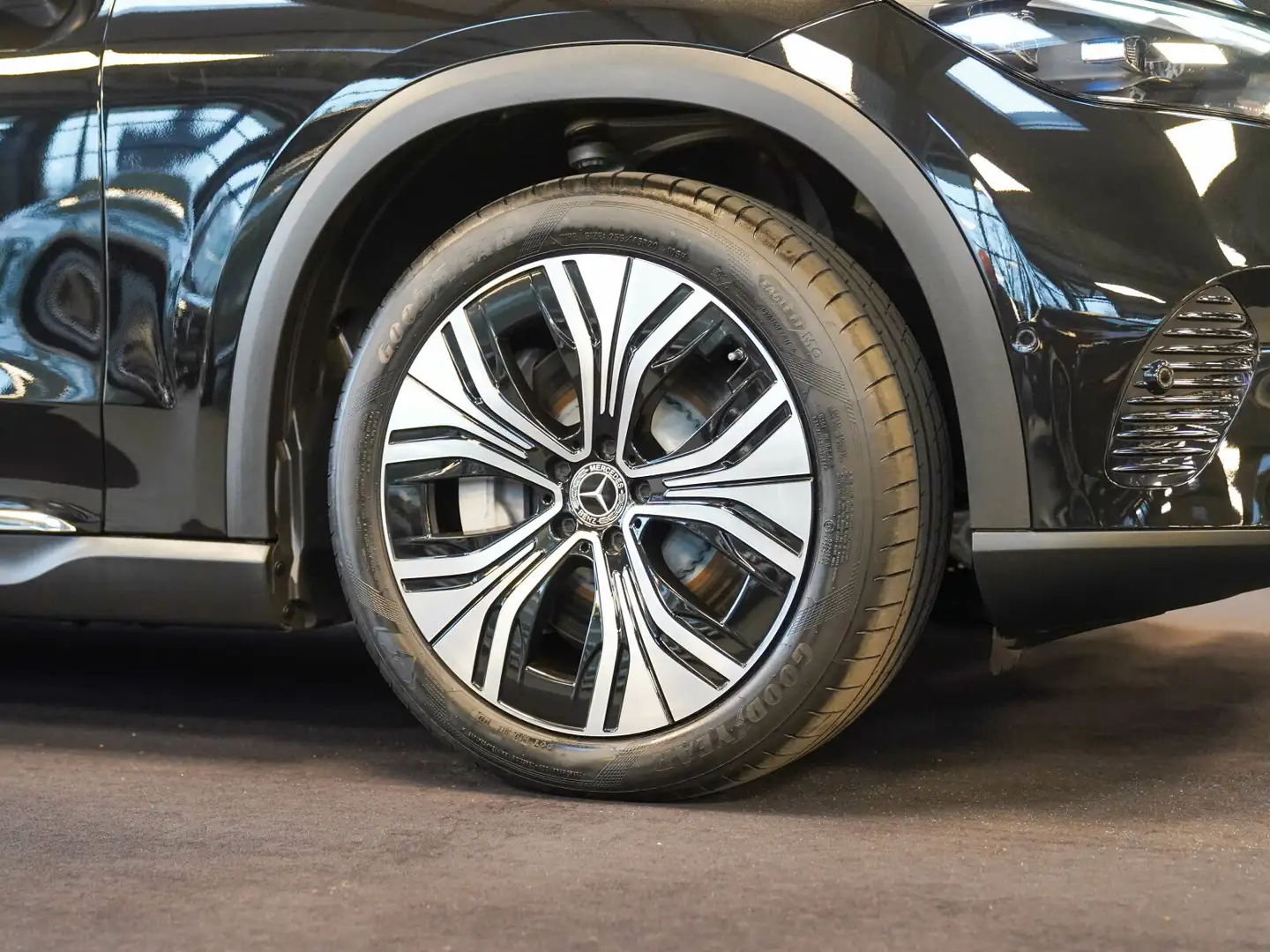 Mercedes-Benz EQE SUV EQE SUV 350+ Electric Art Burmester 360° DISTRO Schwarz - 2