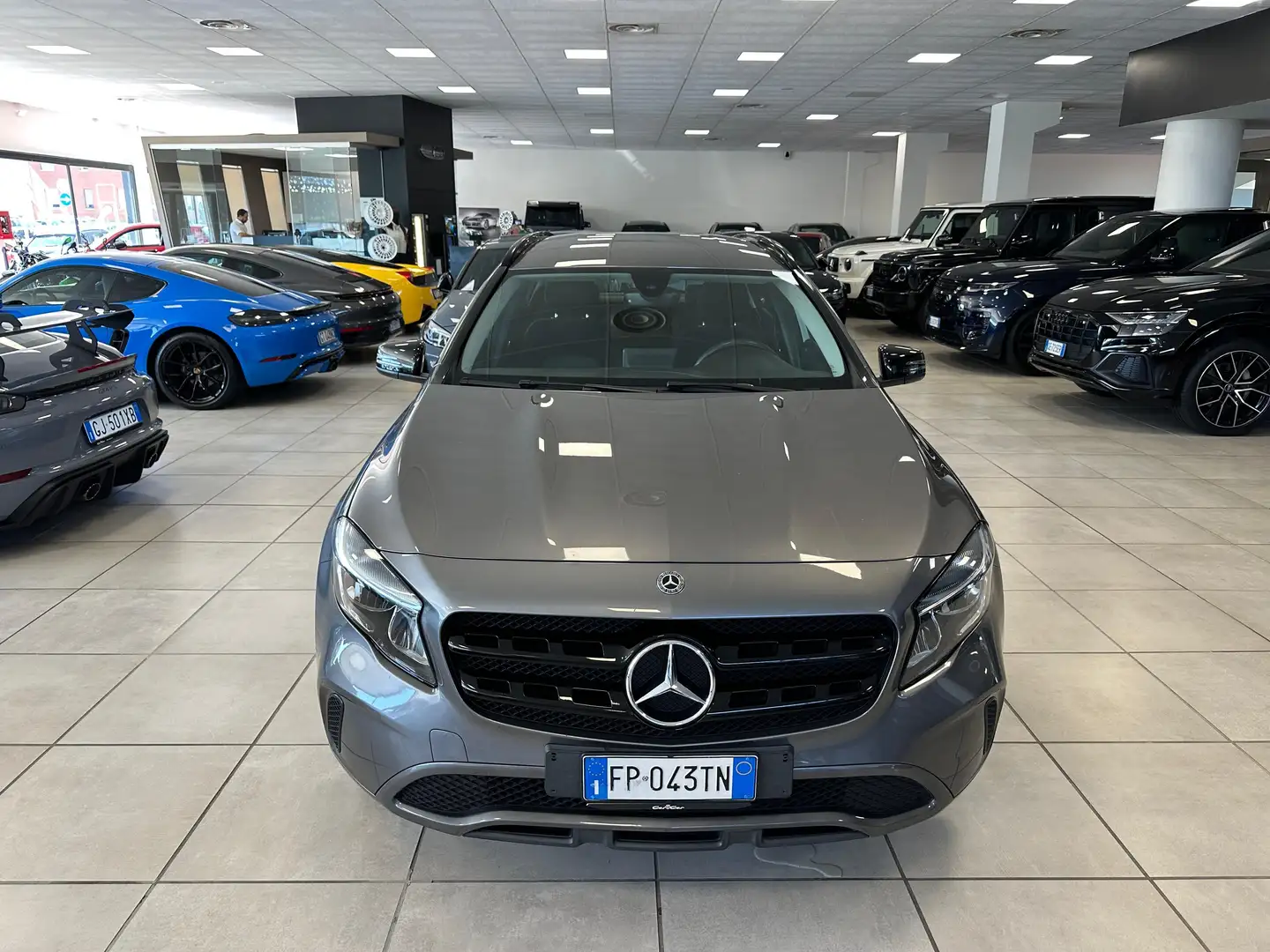 Mercedes-Benz GLA 220 d 4matic auto Gri - 2