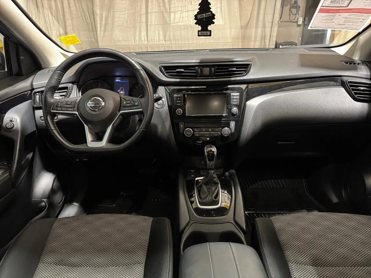 Nissan Qashqai снимка Nissan Qashqai