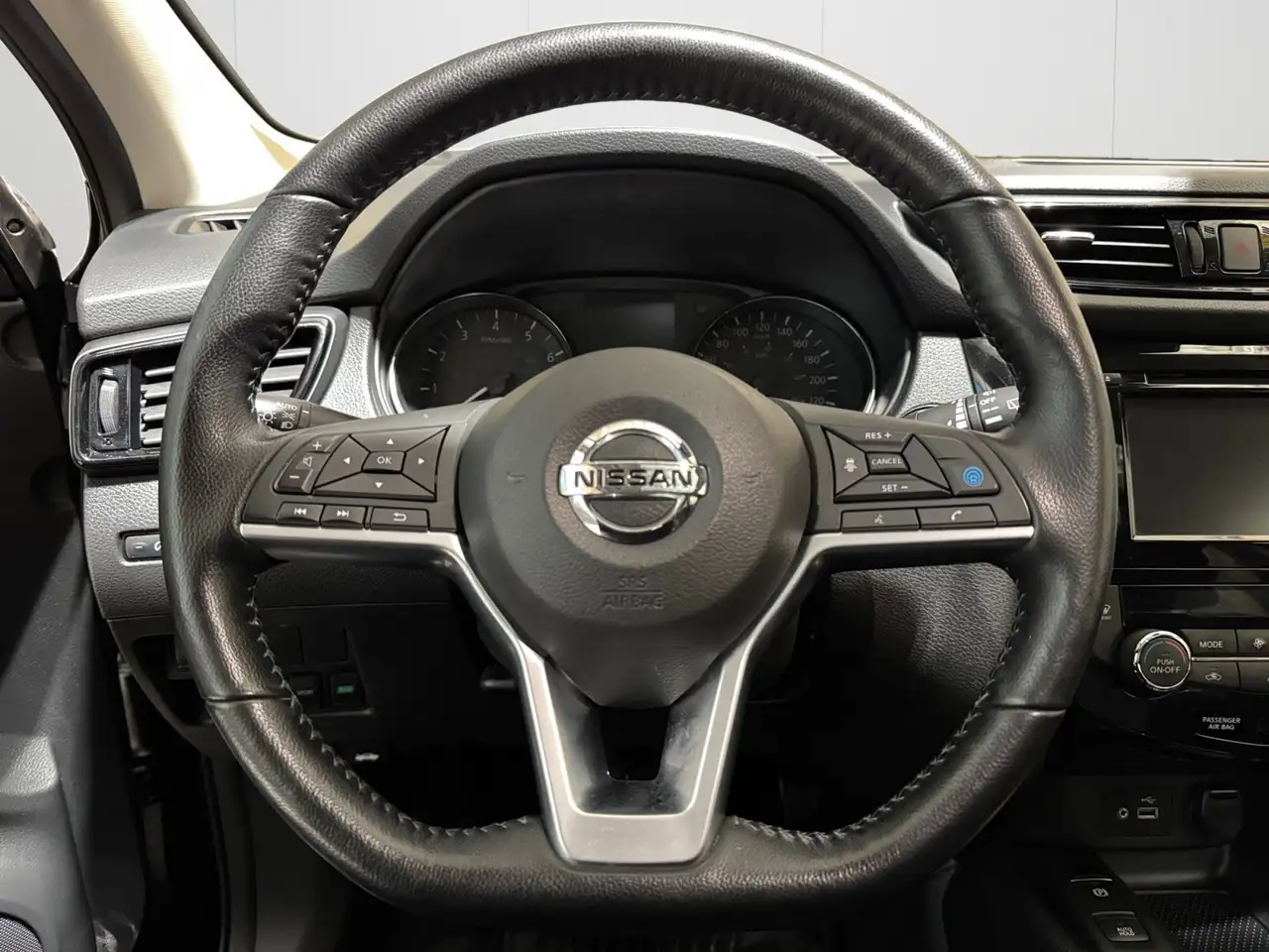 Nissan Qashqai снимка Nissan Qashqai