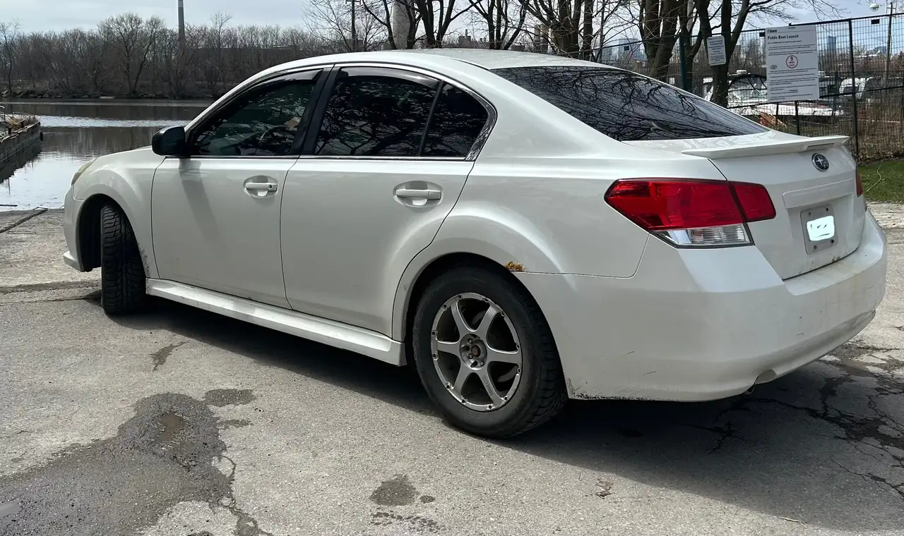 Subaru Legacy снимка Subaru Legacy