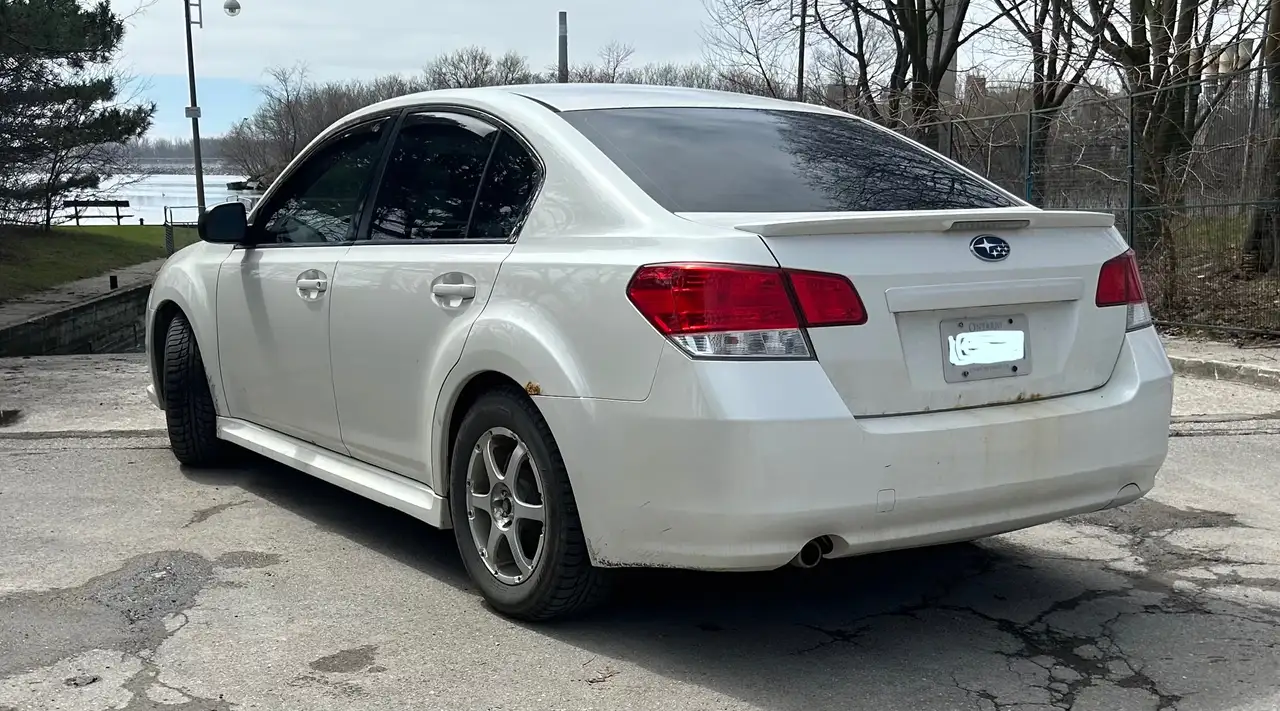 Subaru Legacy снимка Subaru Legacy