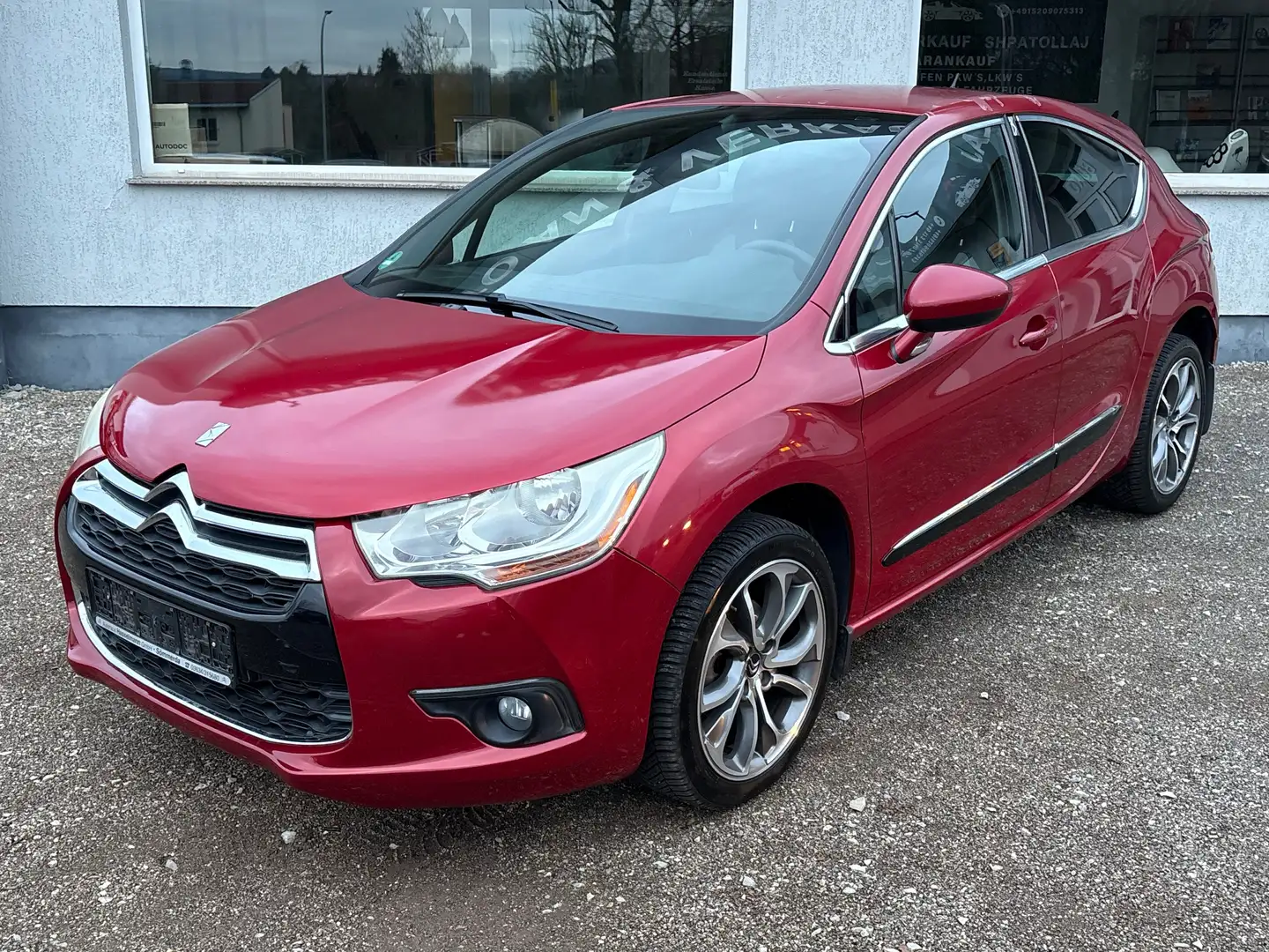 Citroen DS4 SoChic WENIG KM TÜV 1.6 Benzin Rouge - 2