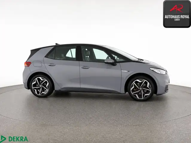 Volkswagen Id.3 view 5