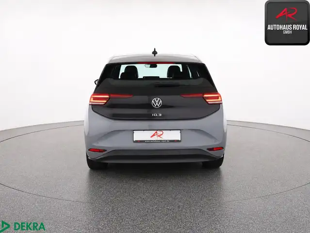 Volkswagen Id.3 view 3