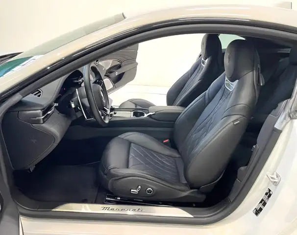Maserati Granturismo view 6
