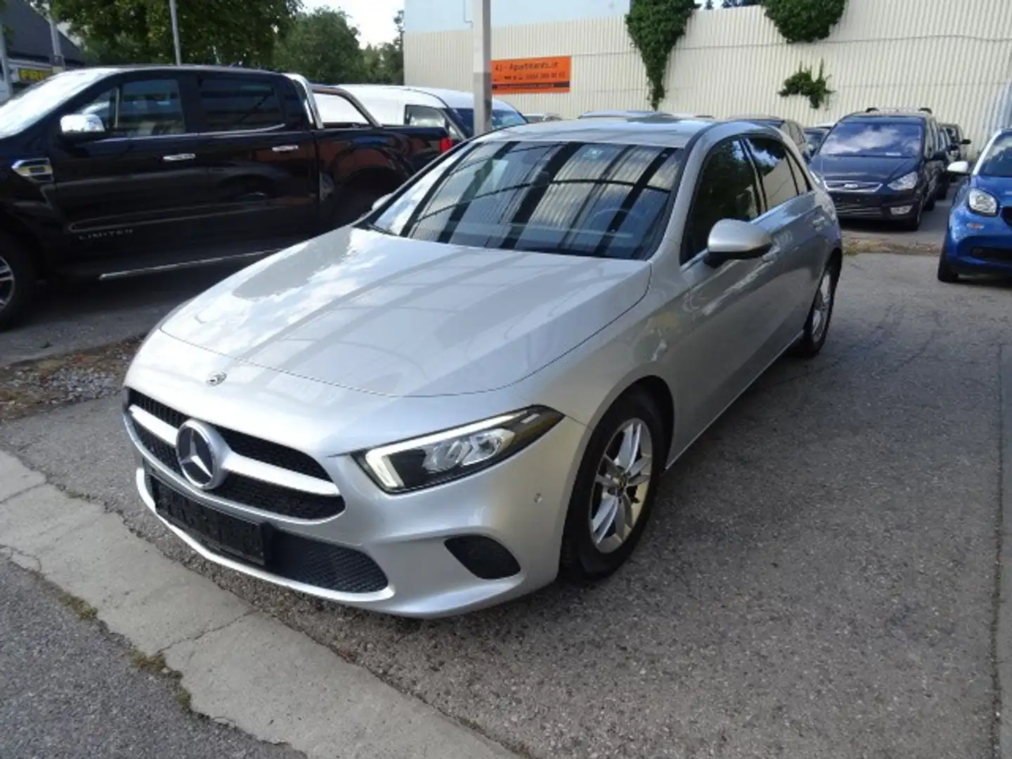 Mercedes-Benz A 180 d Aut. Grau - 1