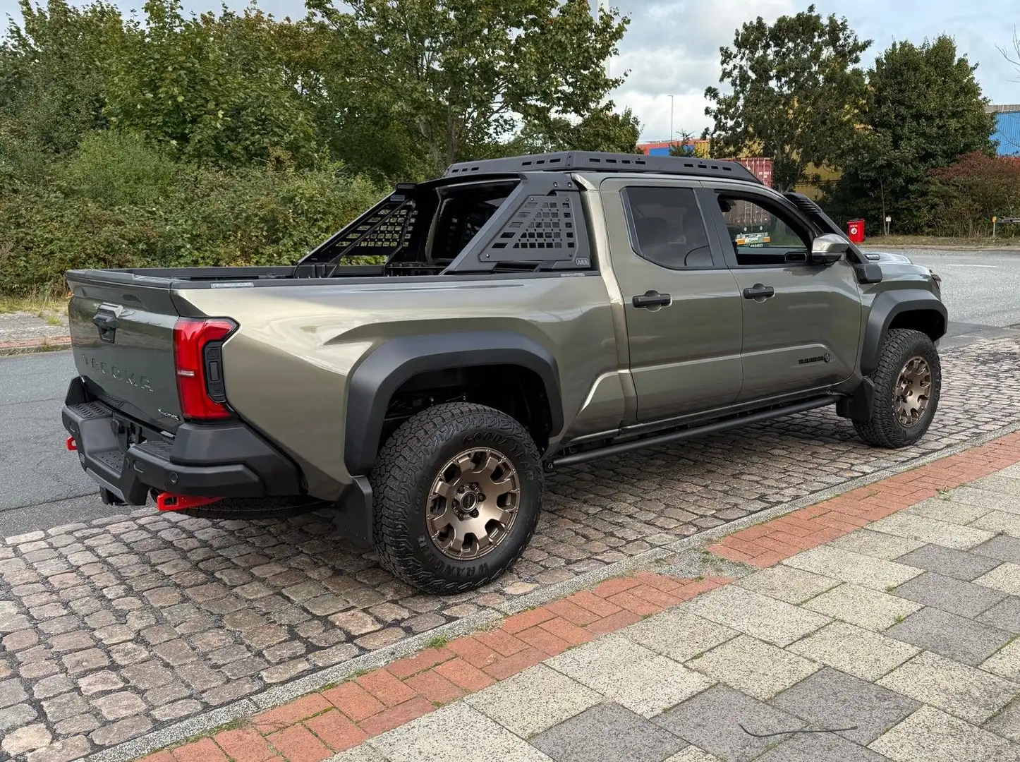 Toyota Tacoma 2025 Tacoma Trailhunter 2.4i-Force Hybr T1/Stock Szary - 2