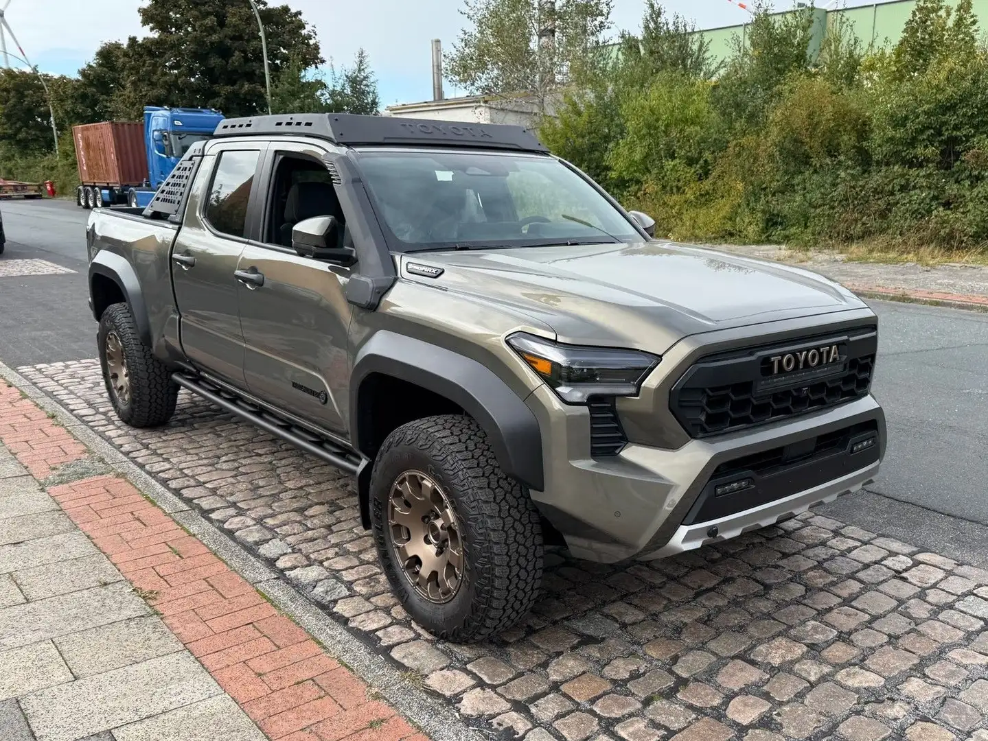Toyota Tacoma 2025 Tacoma Trailhunter 2.4i-Force Hybr T1/Stock Szary - 1