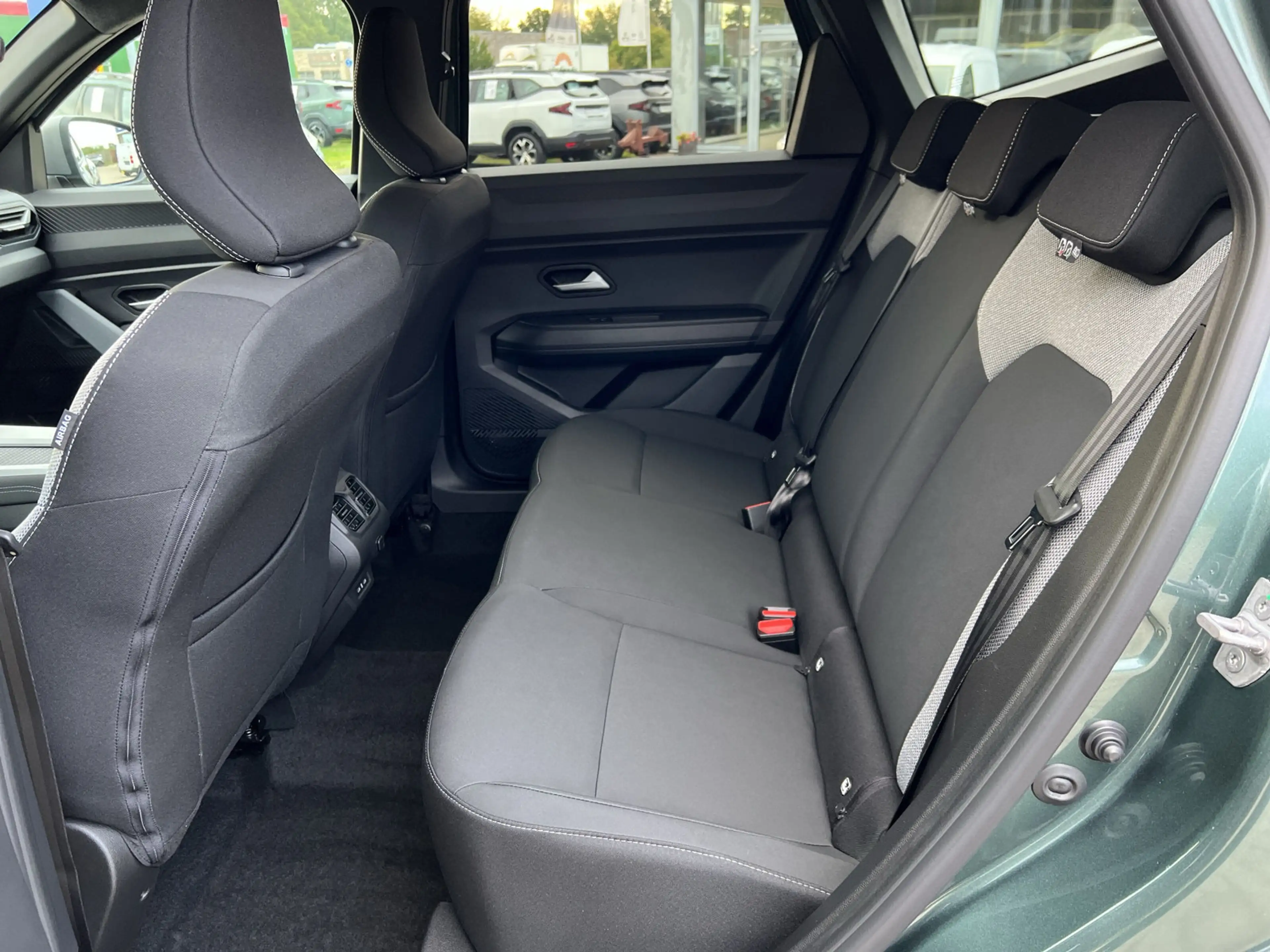 Dacia Bigster Tribrid 150 4x4 EDC Journey LKHZ+SHZ+PDC+RFK — photo 10
