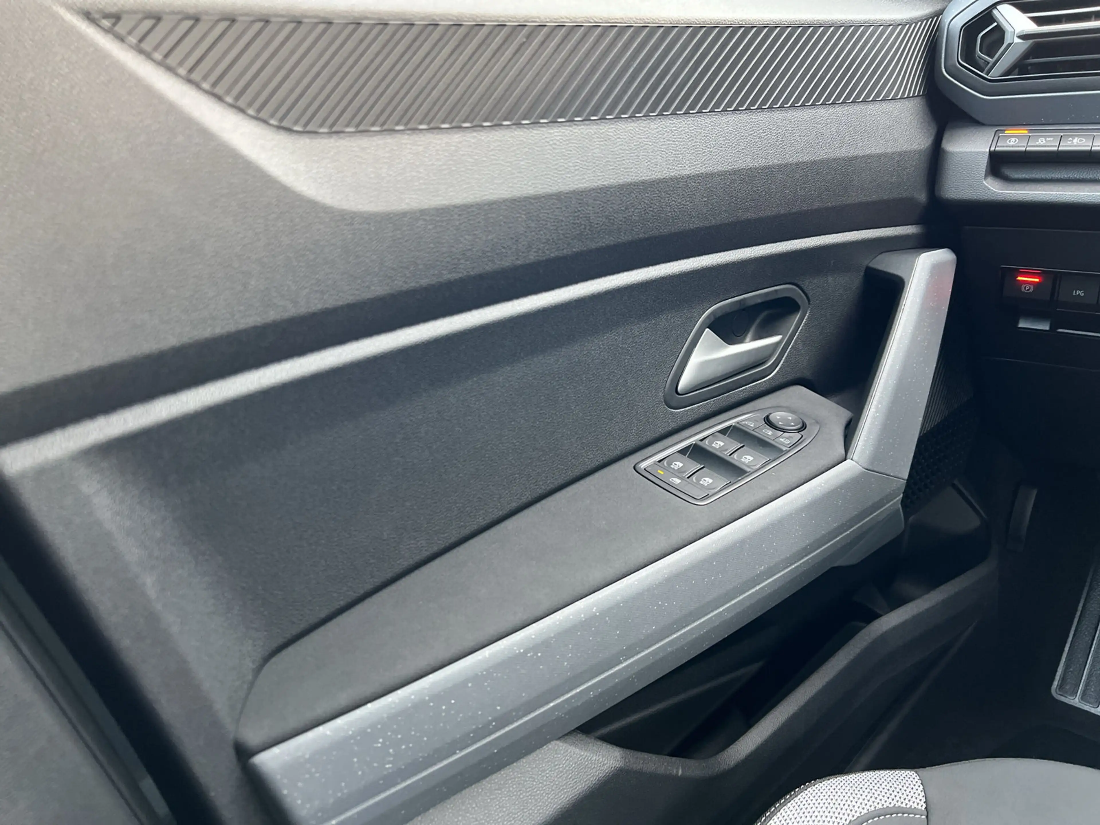 Dacia Bigster Tribrid 150 4x4 EDC Journey LKHZ+SHZ+PDC+RFK — photo 13