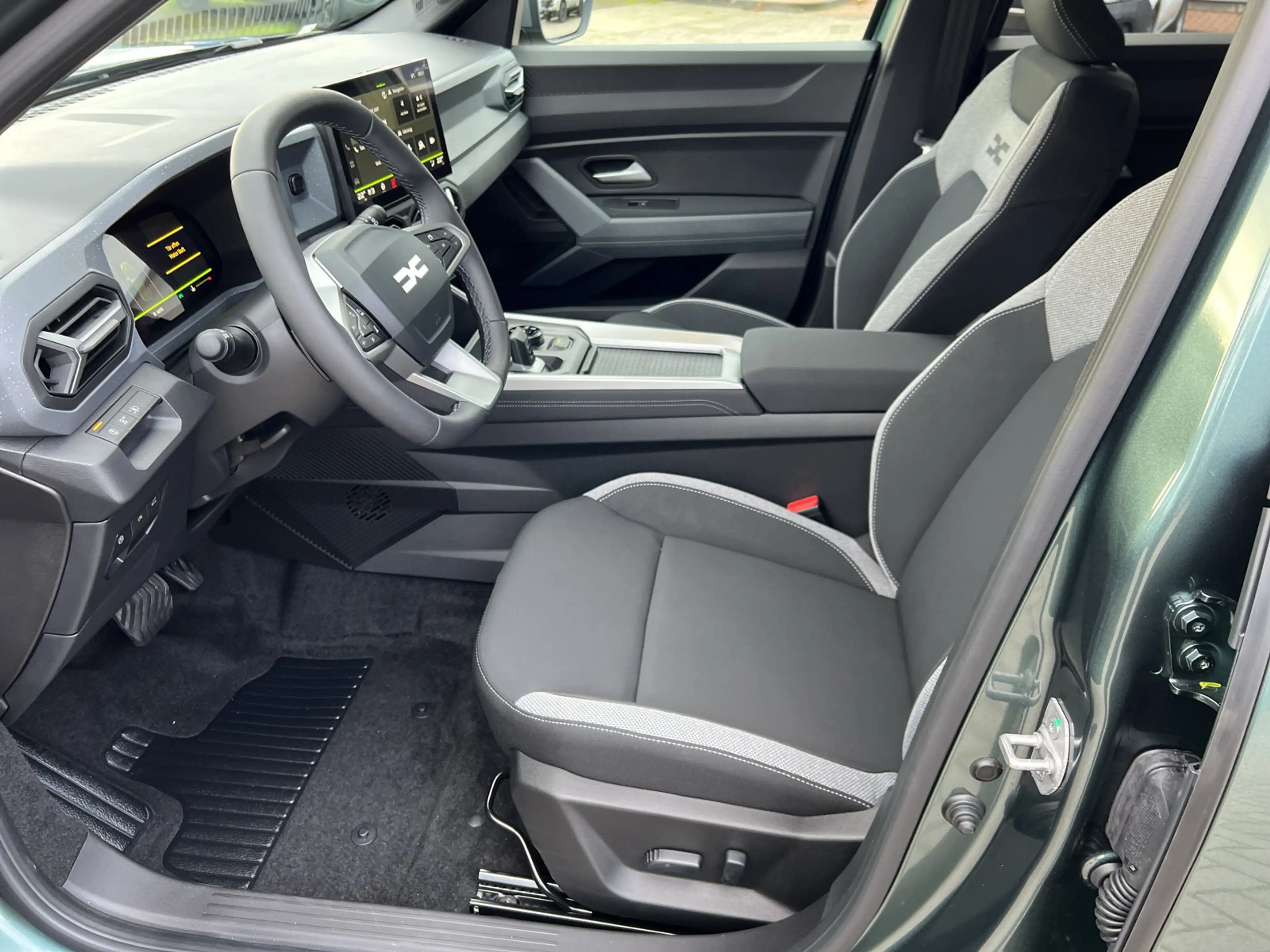 Dacia Bigster Tribrid 150 4x4 EDC Journey LKHZ+SHZ+PDC+RFK — photo 5