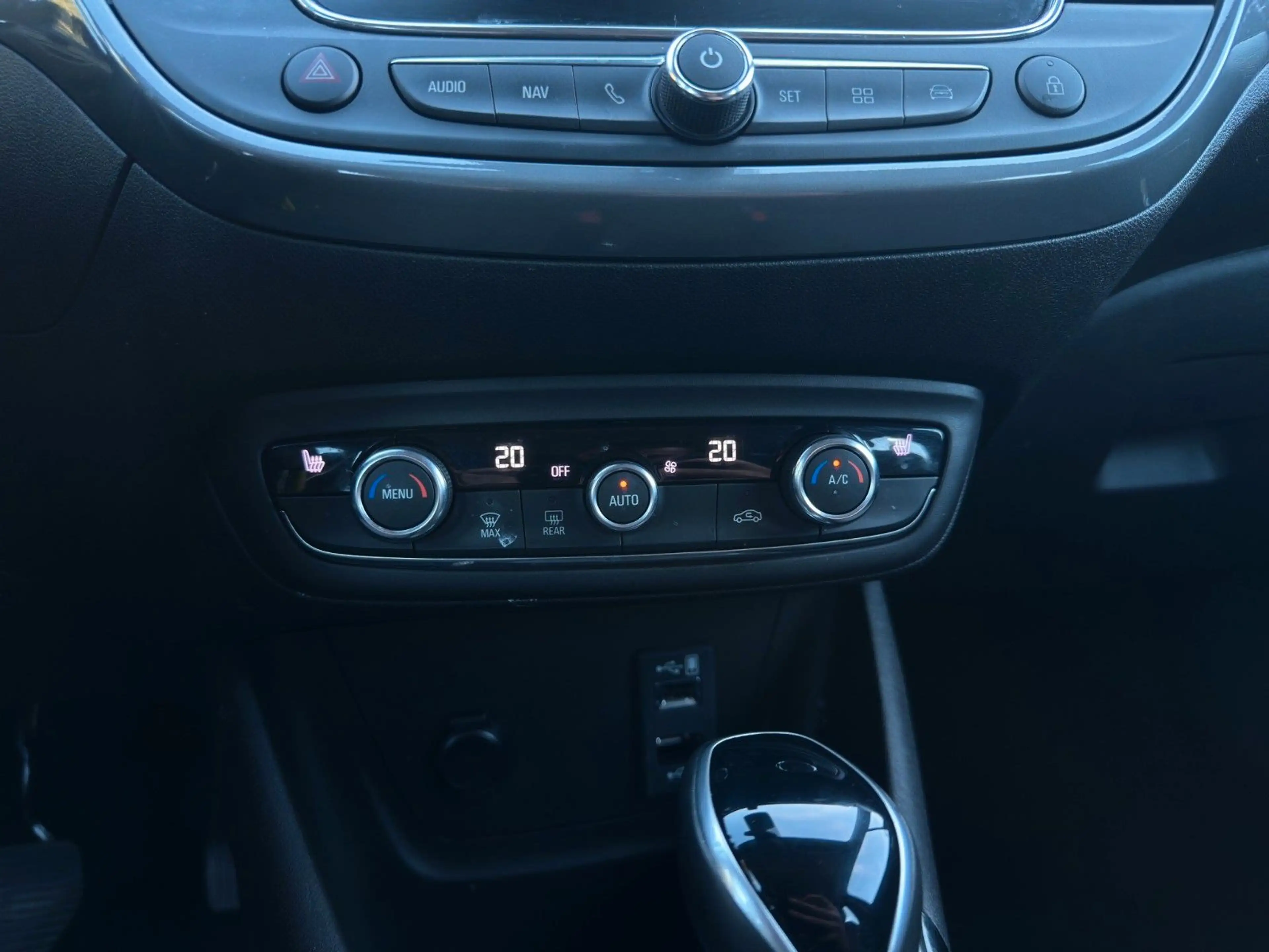 Opel Crossland X Crossland "Business Elegance" Automatik/Navi/LED — photo 14