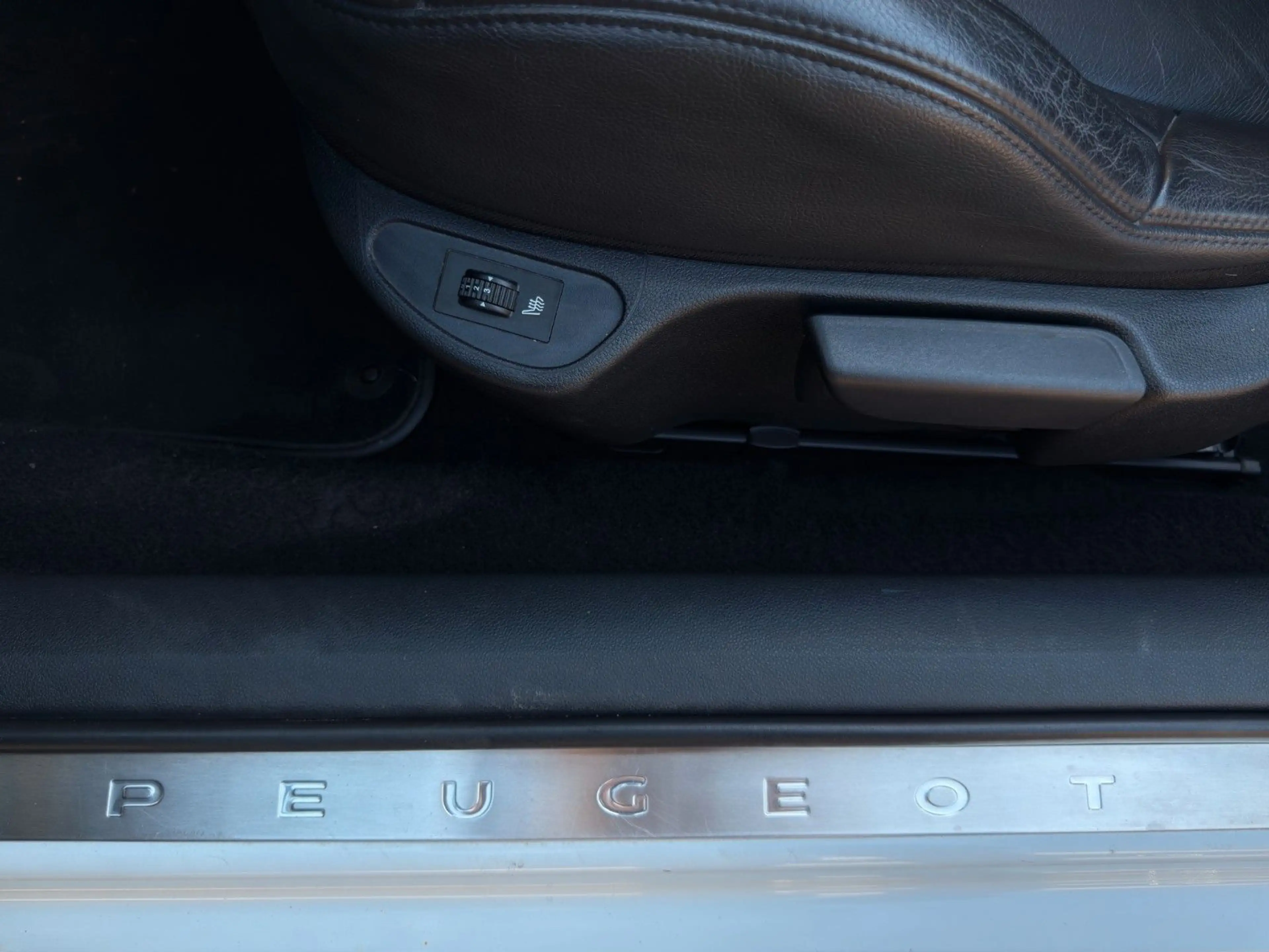 Peugeot 308 CC 155 THP Allure *Vollleder*Nackenhzg* — photo 35