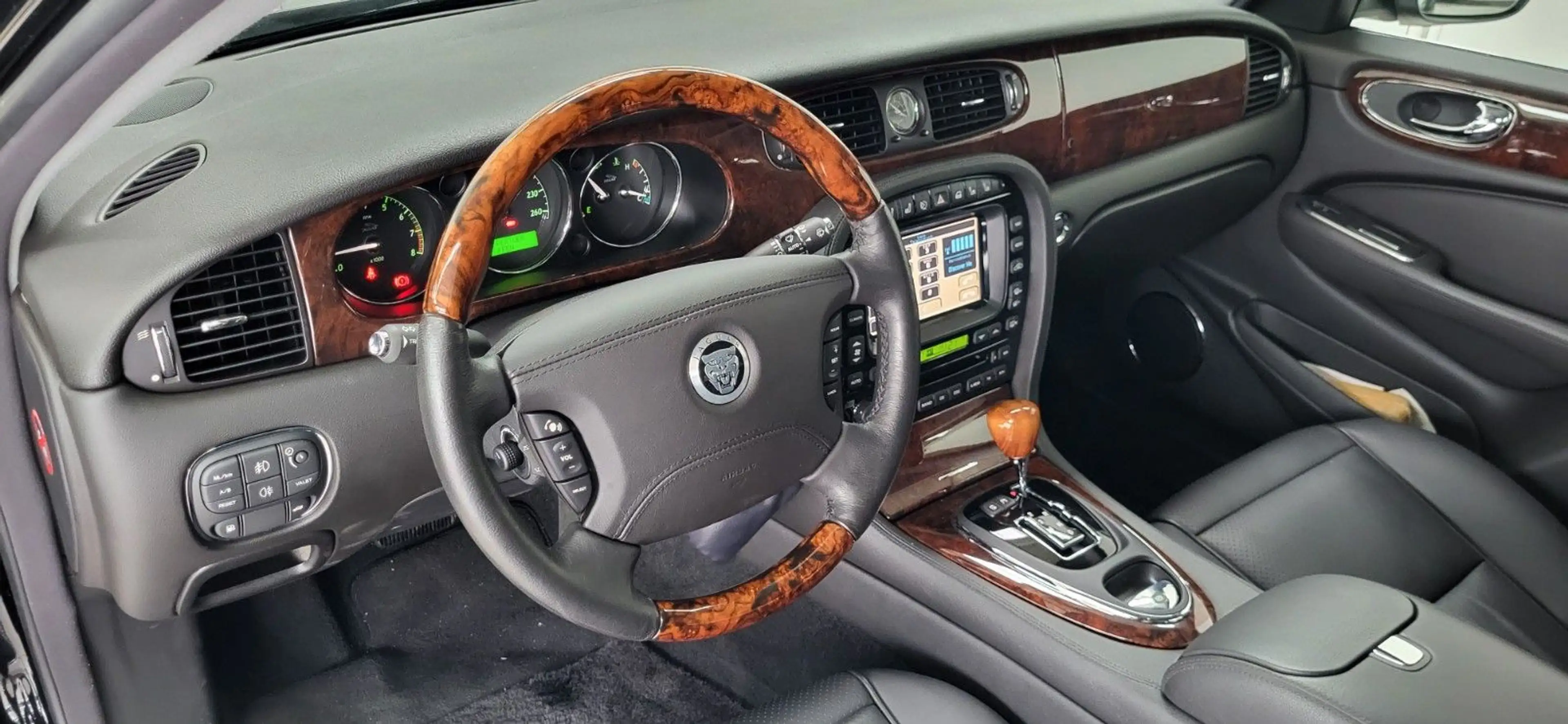 Jaguar XJ 8 Sovereign LWB (lange Version) für Liebhaber — photo 7