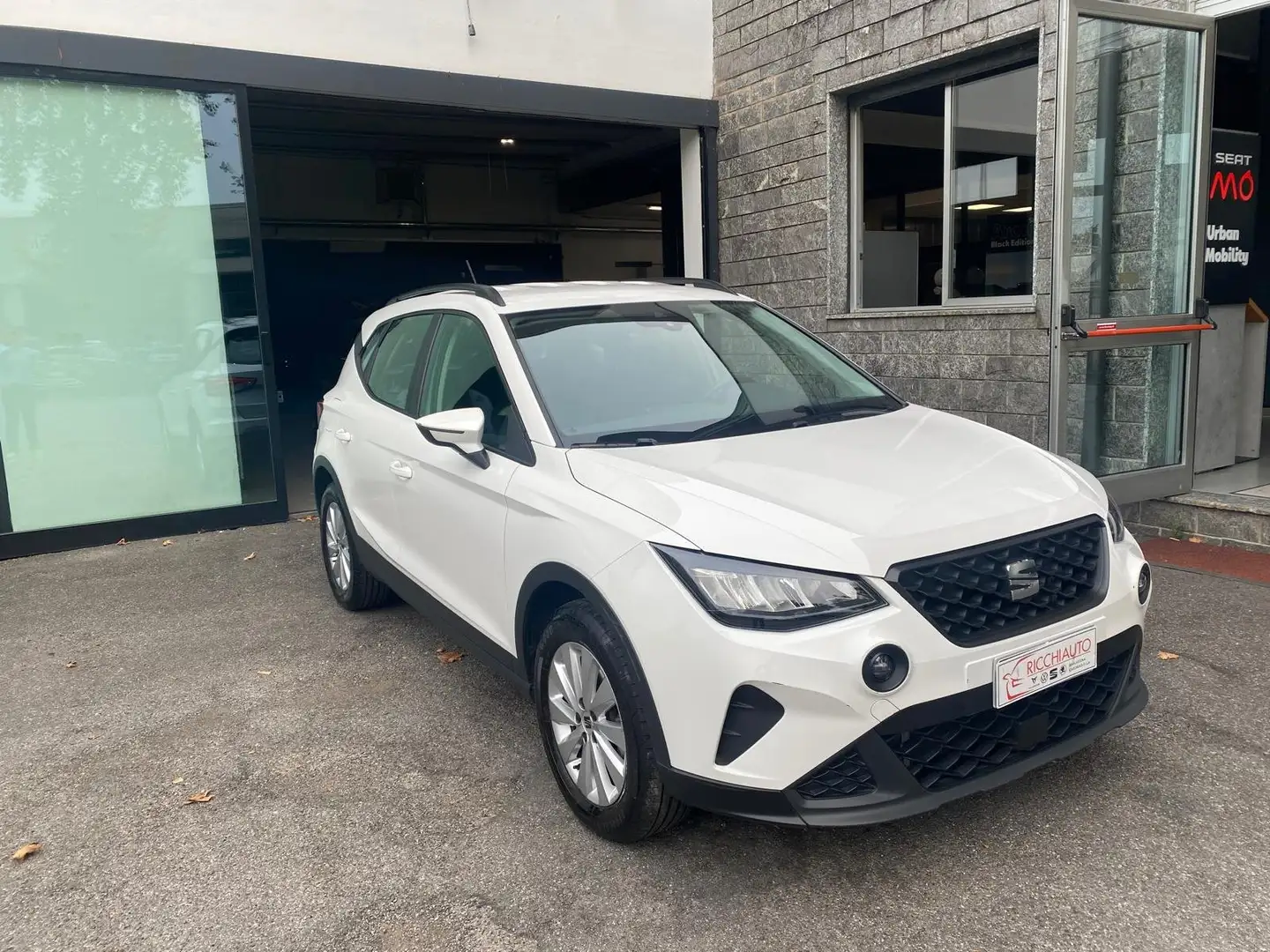 SEAT Arona Arona 1.0 ecotsi Style 110cv Blanc - 1