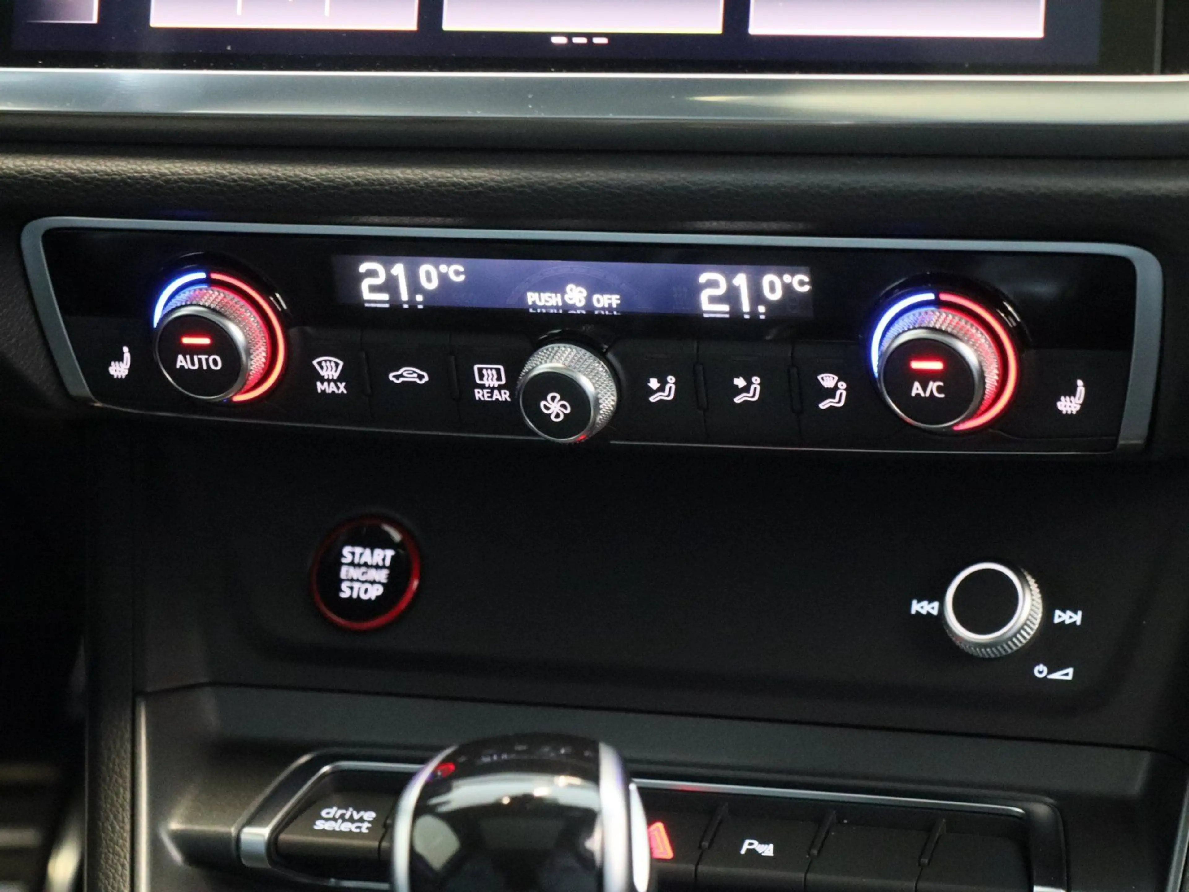 Audi RS Q3 2.5 TFSI quattro AHK PANO MATRIX — photo 9