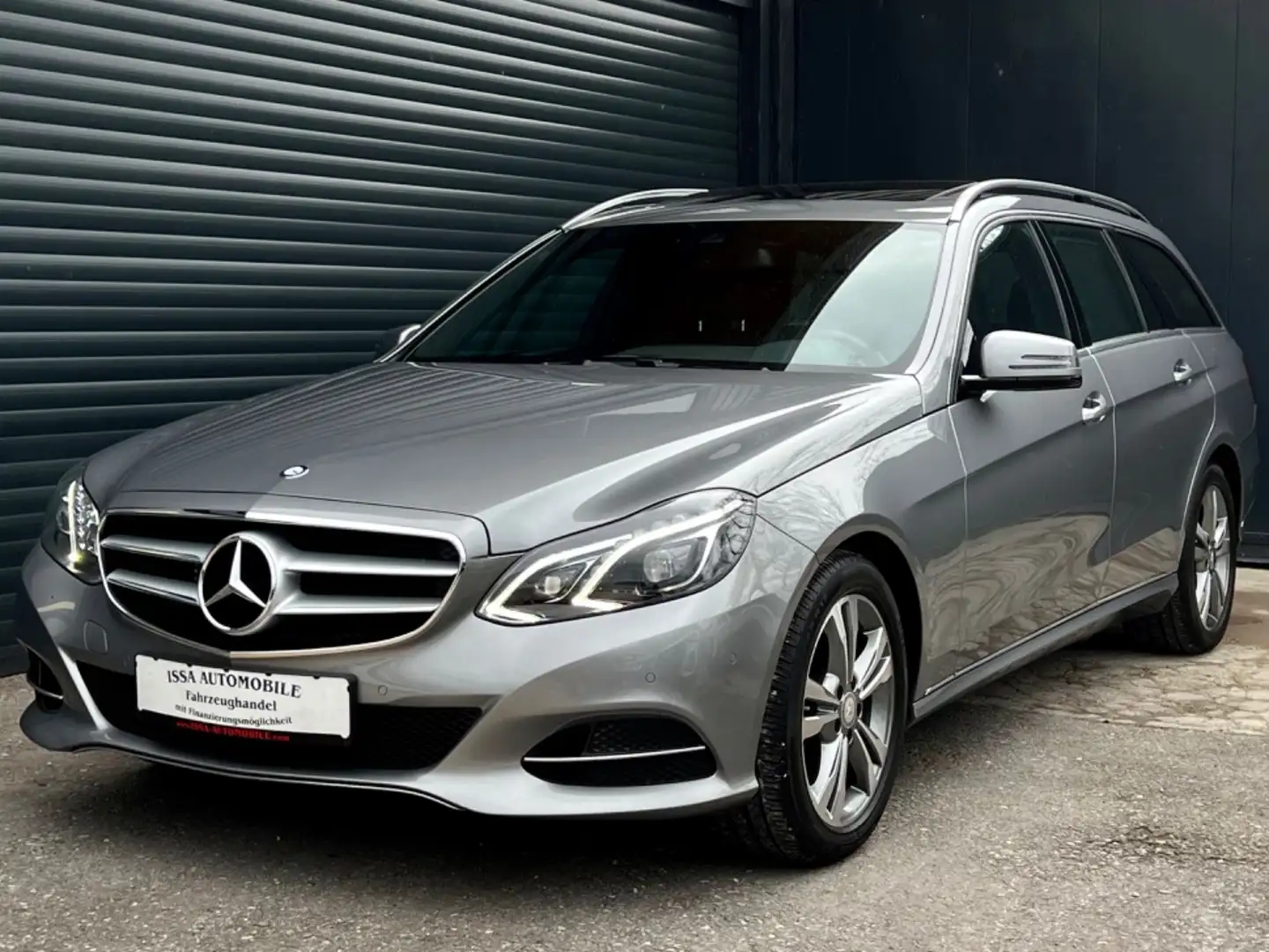 Mercedes-Benz E 250 CGI BlueEfficiency #Navi #ILS #S-Dach #AHK Argent - 1