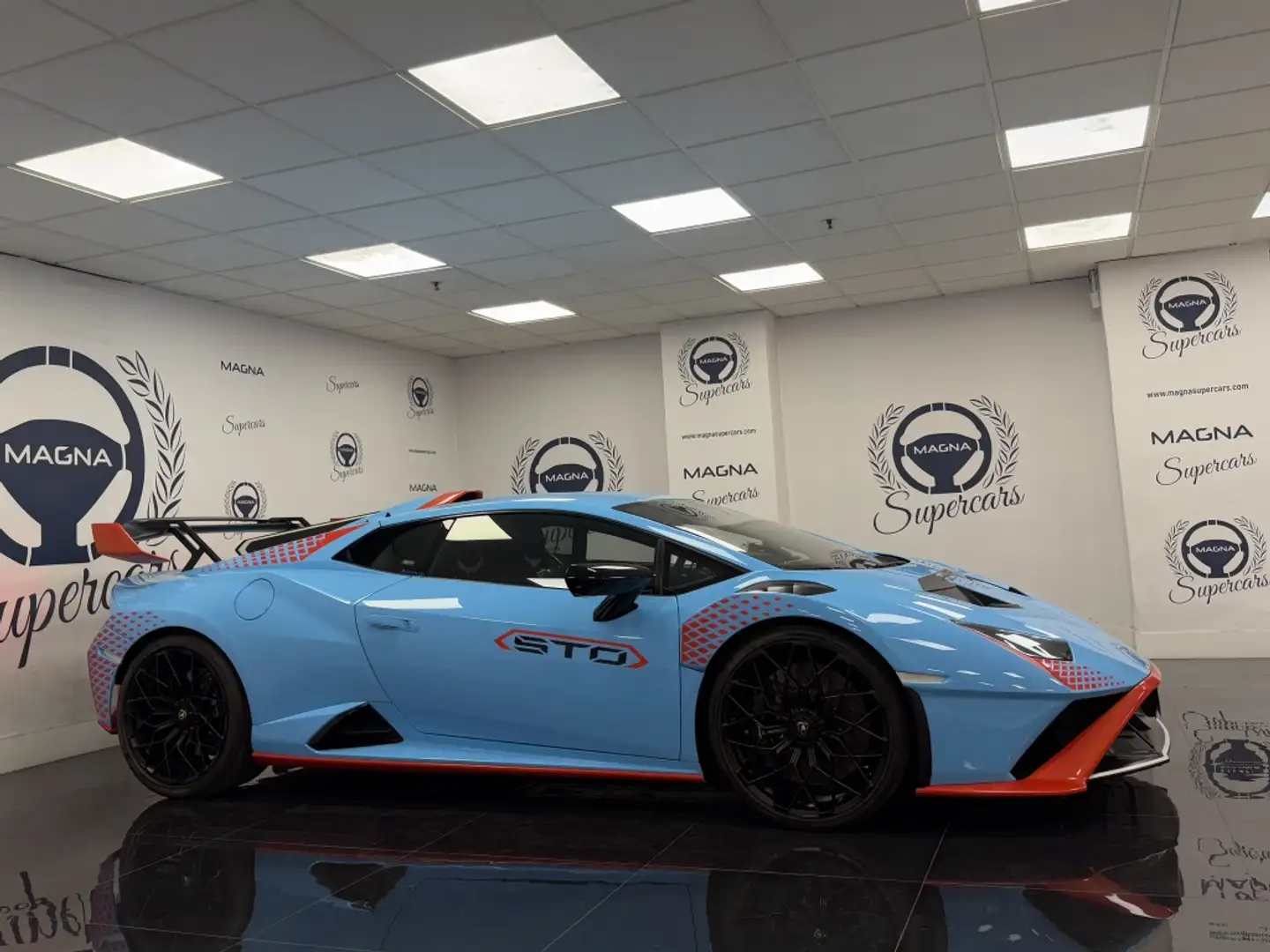 Lamborghini Huracán STO RWD Albastru - 2
