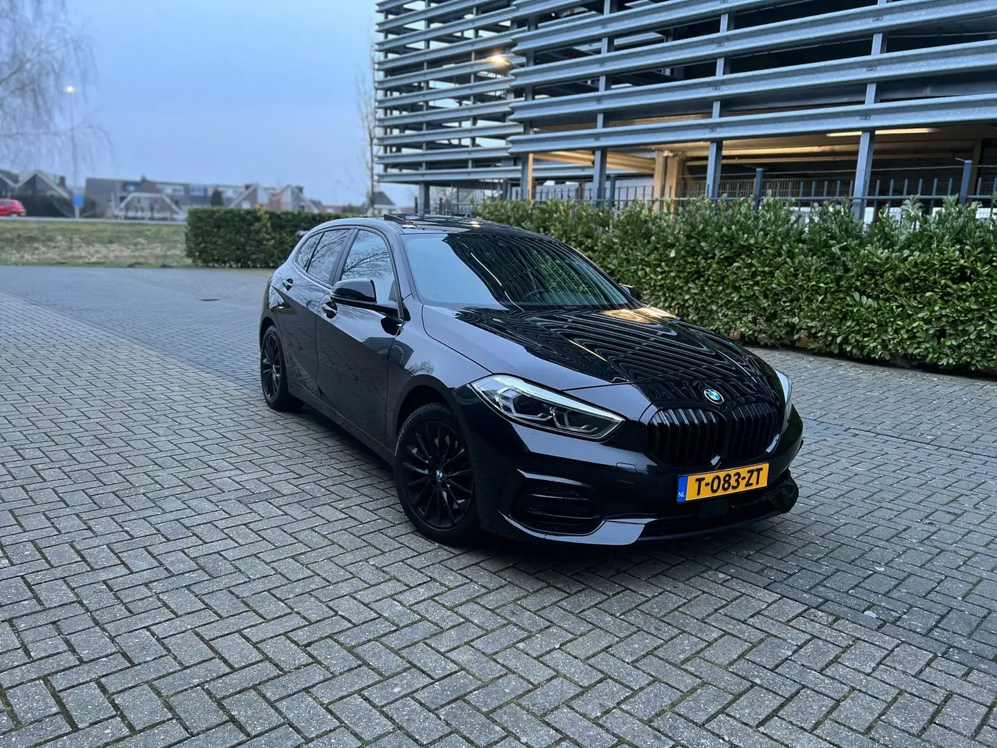 BMW 120 120 High Exec Zwart - 1