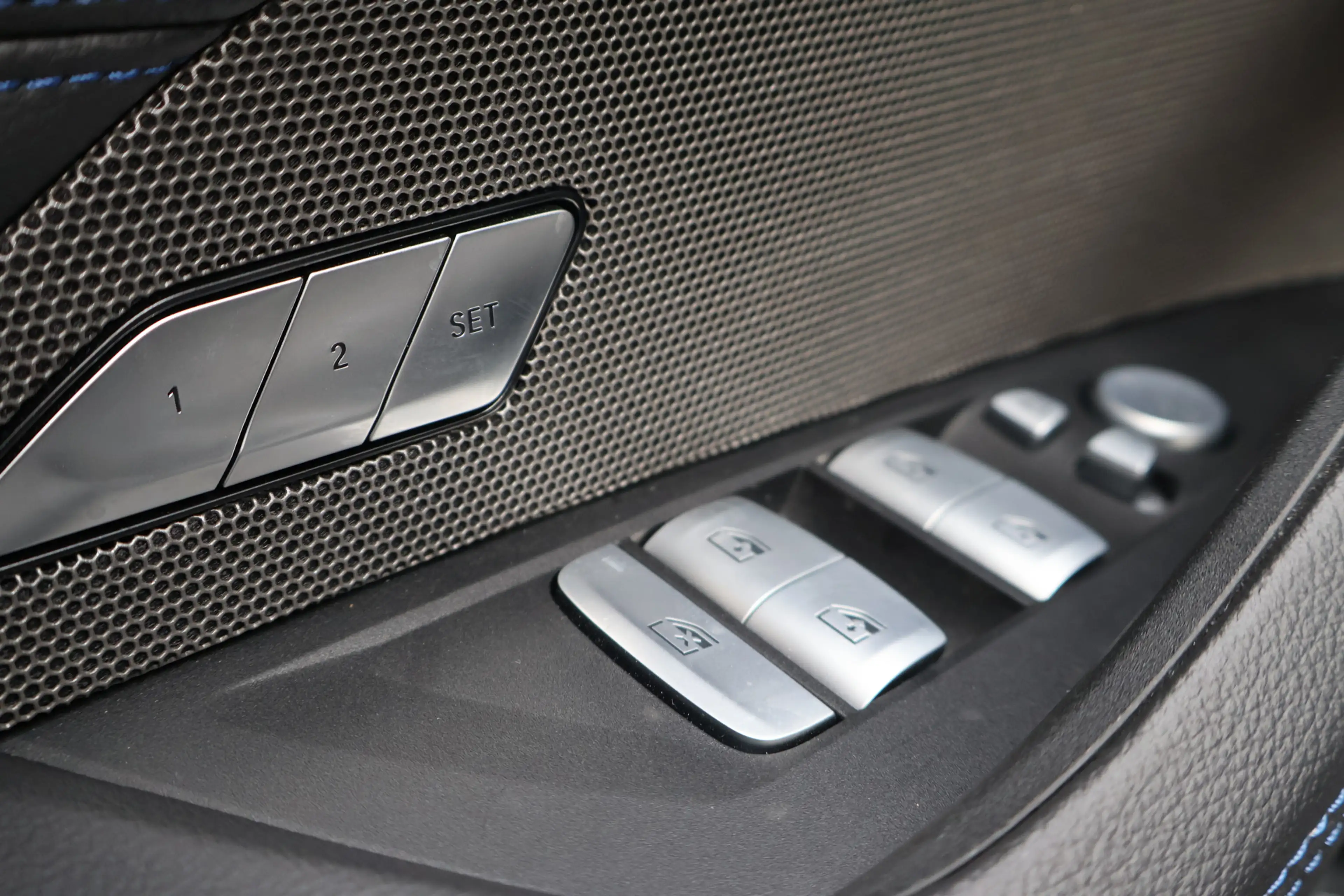 BMW i4 eDrive40 M Sport / Schuif-kanteldak / Harman Kardo — photo 15