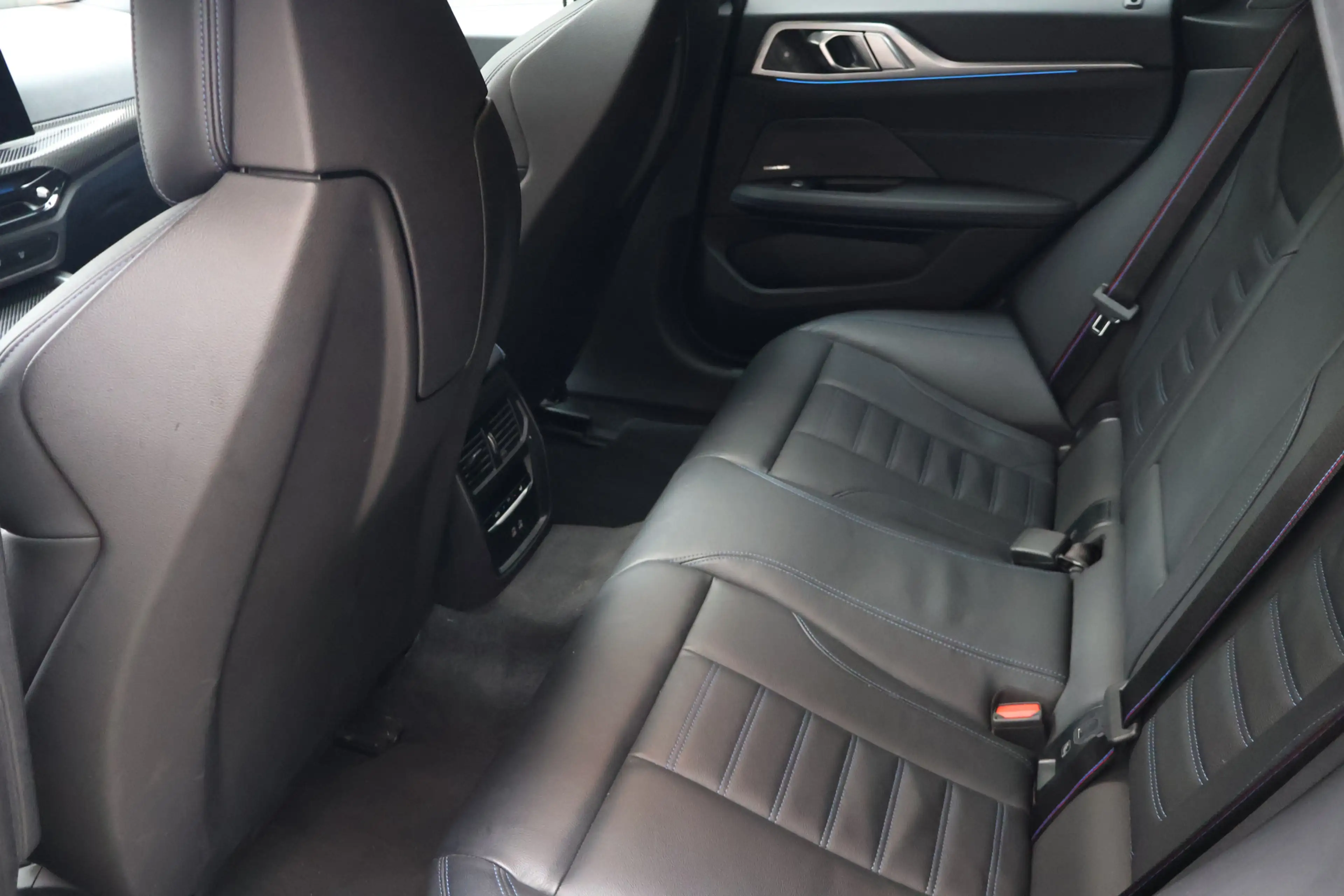 BMW i4 eDrive40 M Sport / Schuif-kanteldak / Harman Kardo — photo 6