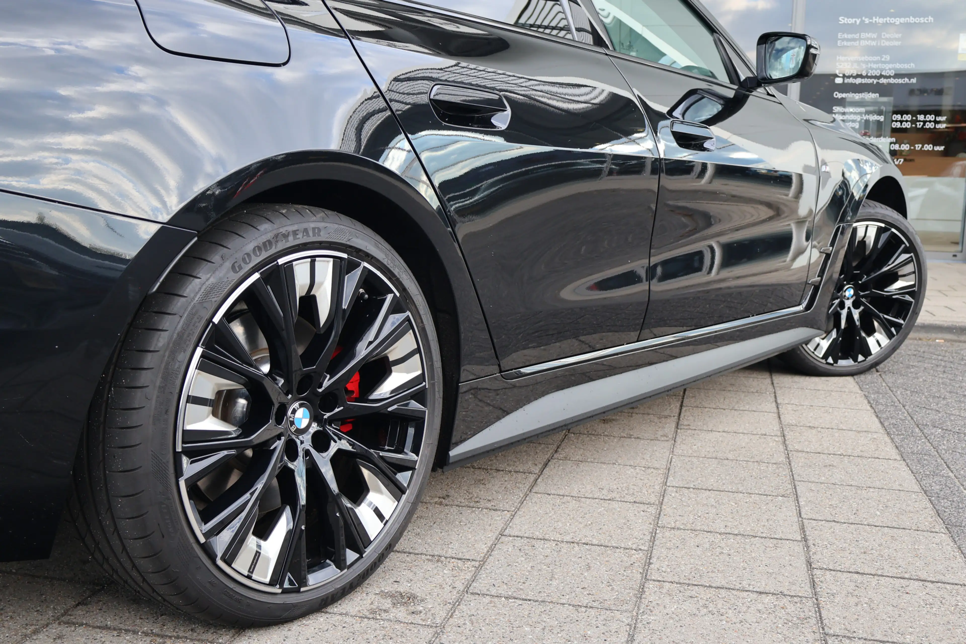 BMW i4 eDrive40 M Sport / Schuif-kanteldak / Harman Kardo — photo 11