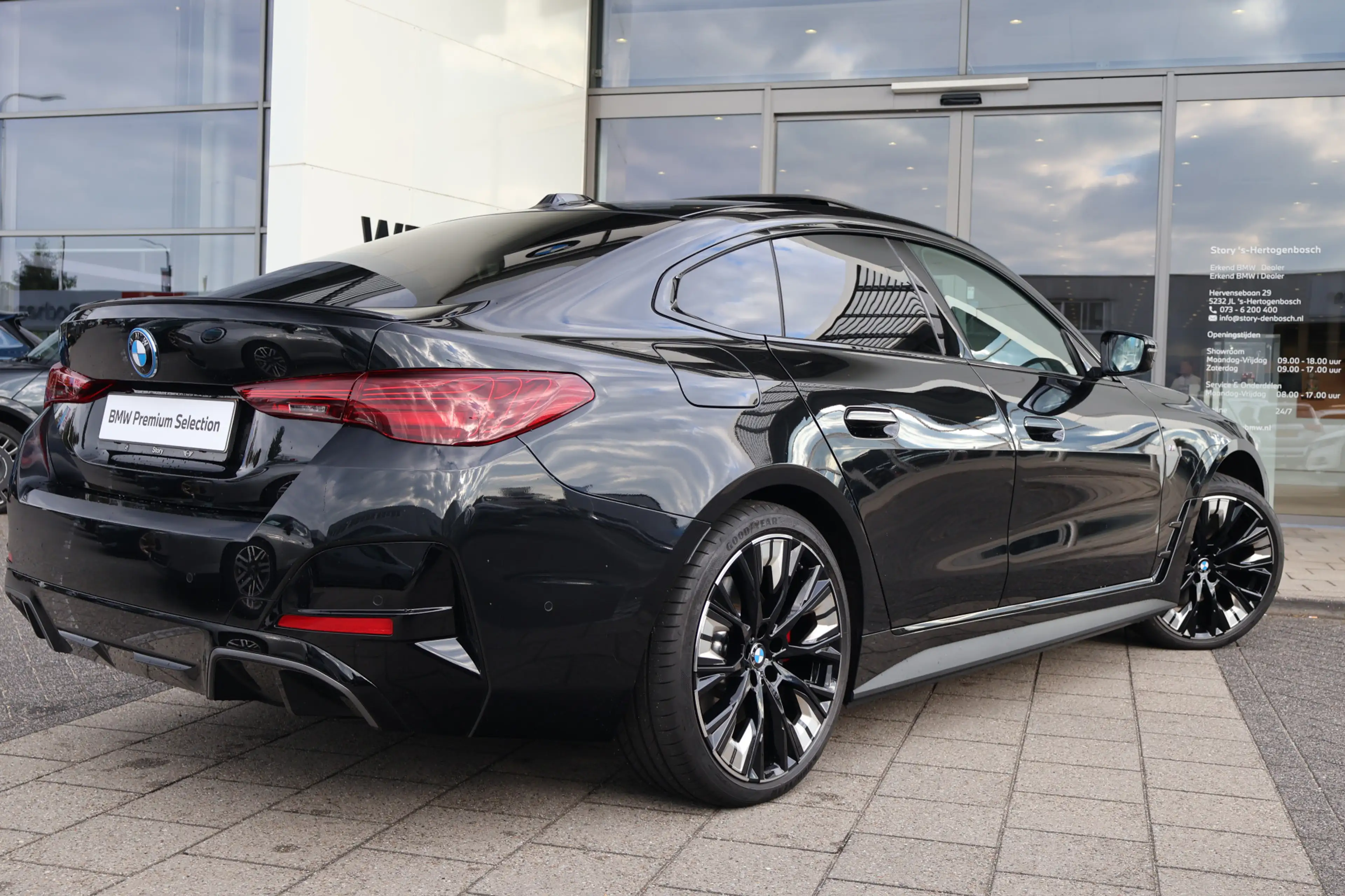 BMW i4 eDrive40 M Sport / Schuif-kanteldak / Harman Kardo — photo 10