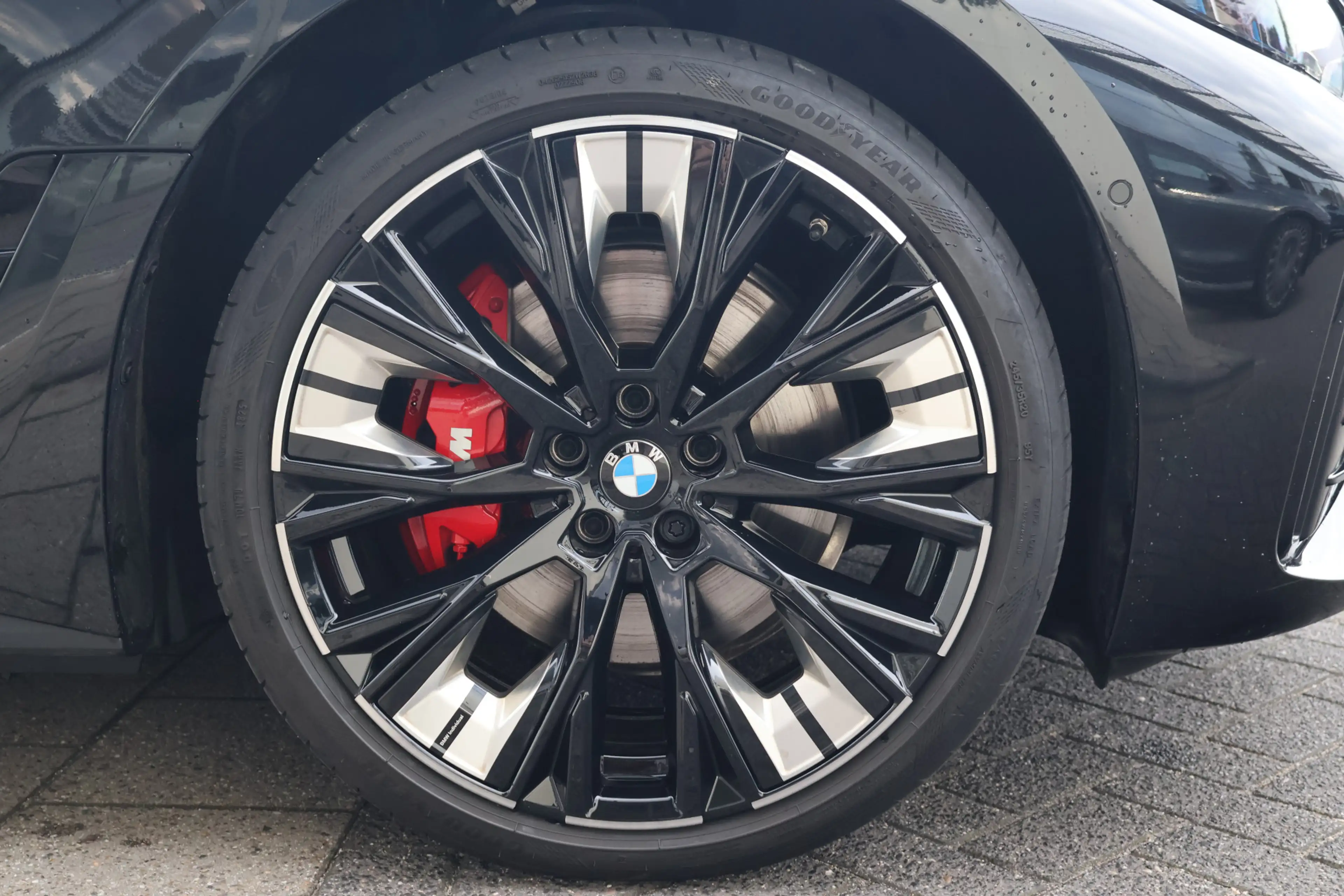 BMW i4 eDrive40 M Sport / Schuif-kanteldak / Harman Kardo — photo 13