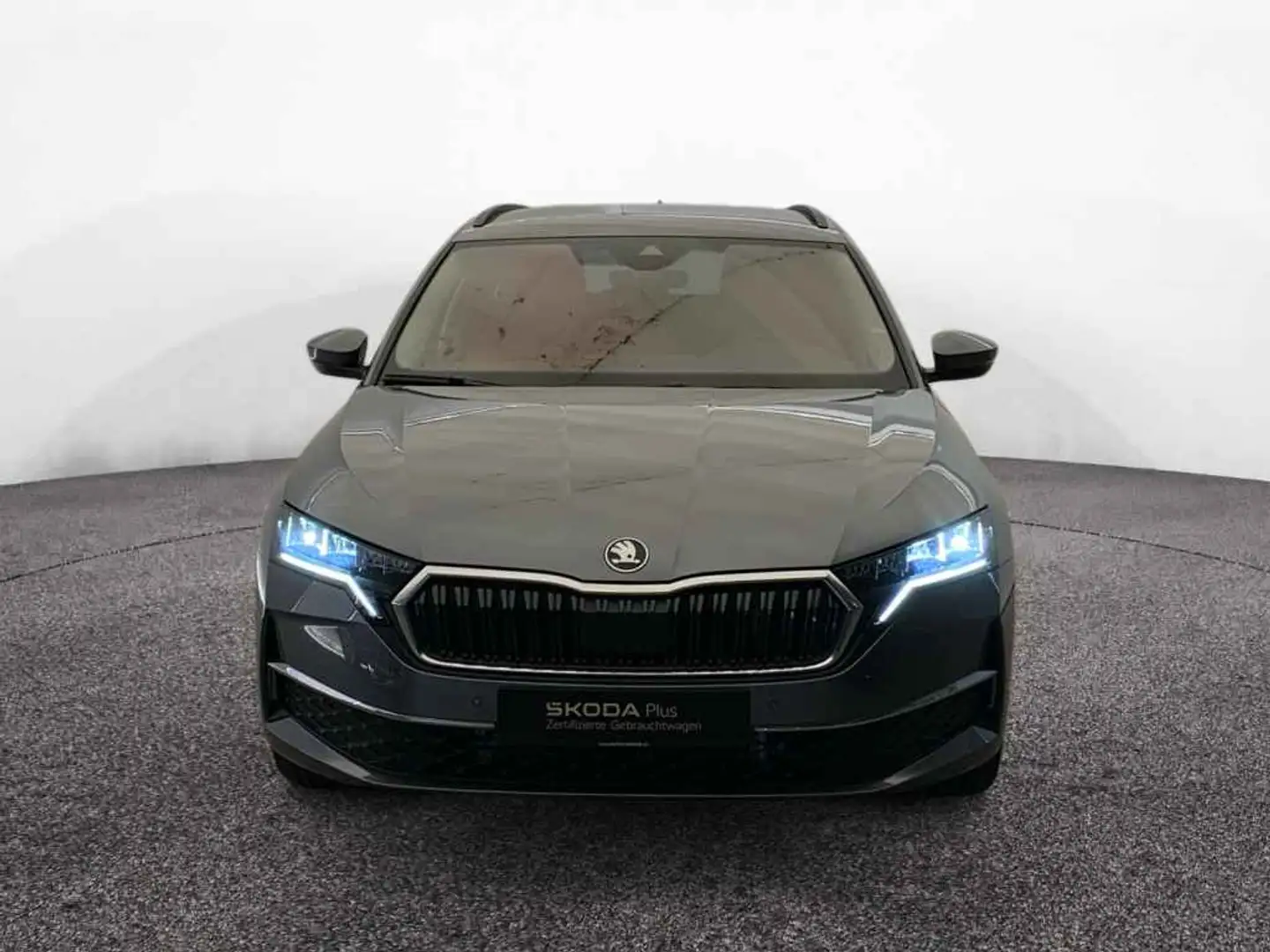 Skoda Octavia Combi Tour TDI DSG *AHK*LED*NAV*PDC*CAM* Grijs - 2