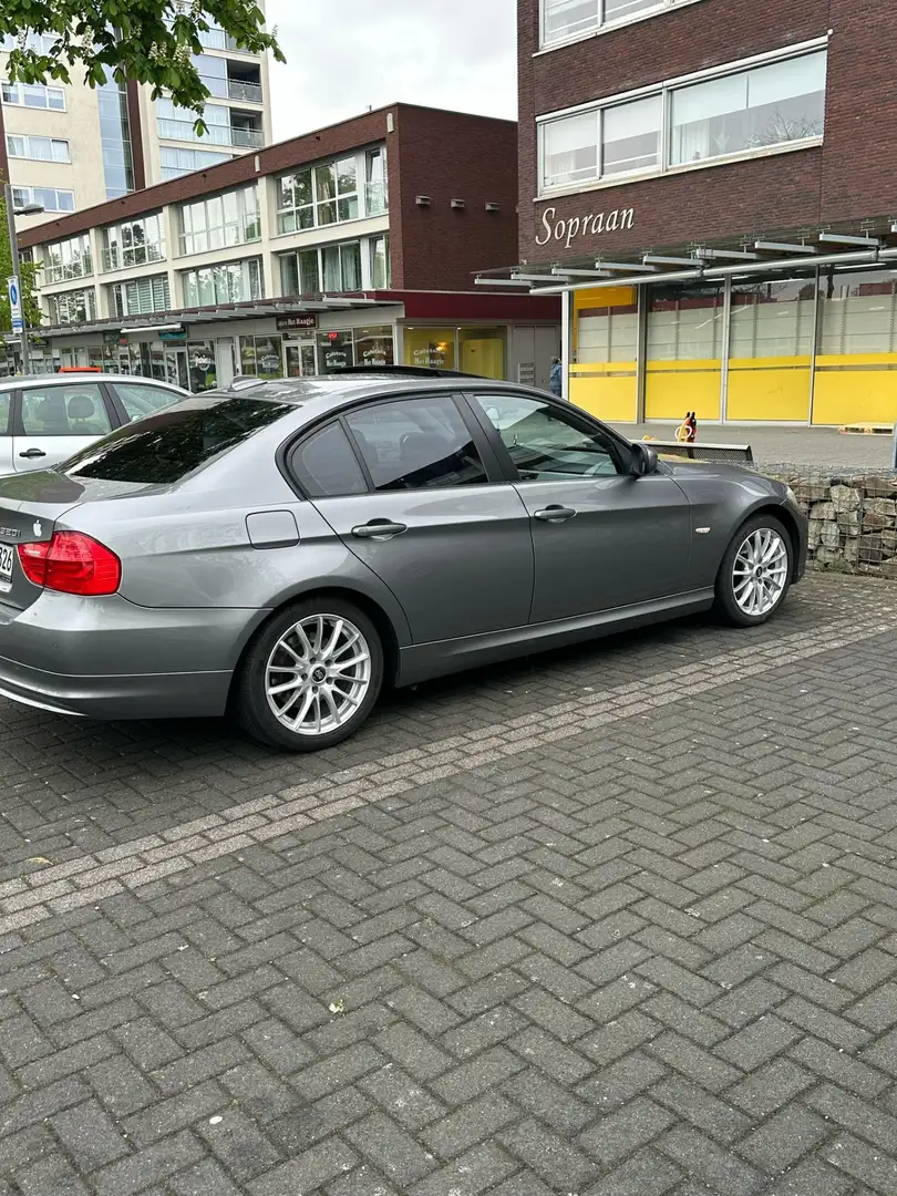 BMW 320 320i Grau - 1
