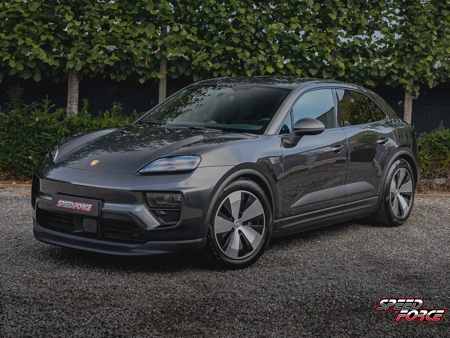 Porsche Macan 4 EV | Luchtvering | Panodak | 360° view | BOSE Gris - 1