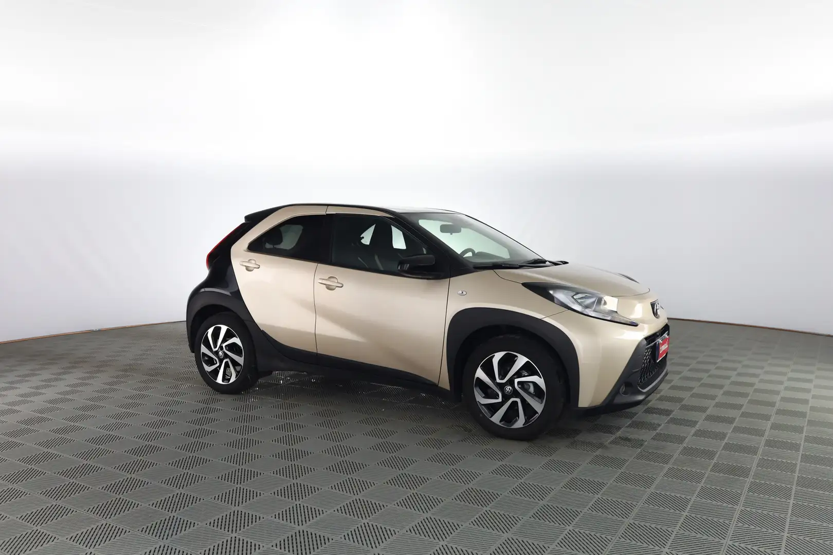 Toyota Aygo X Aygo X 1.0 VVT-i 72 CV 5 porte Trend Schwarz - 2