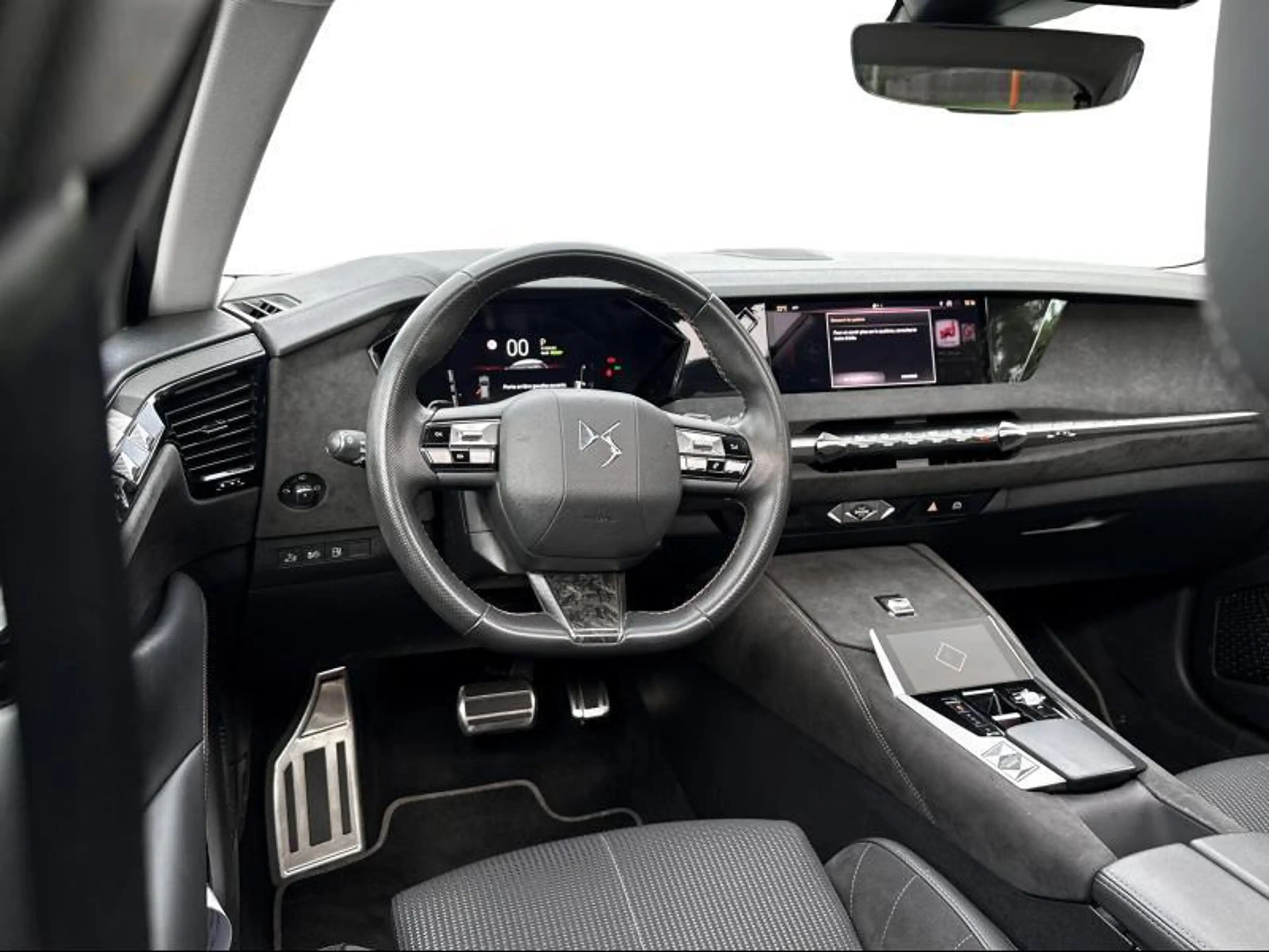 DS Automobiles DS 4 PERFORMANCE Line + E-TENSE 225 — photo 9