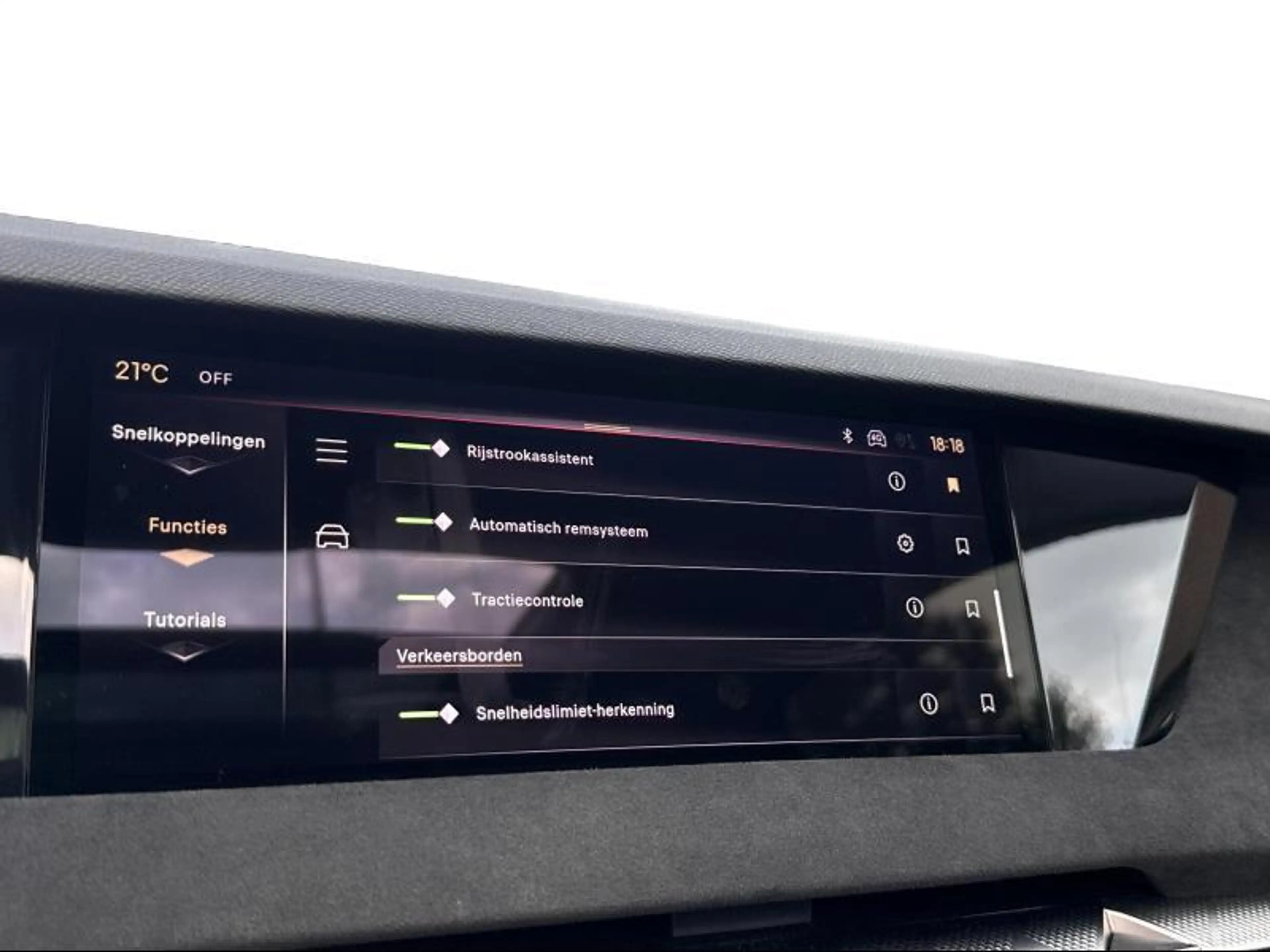 DS Automobiles DS 4 PERFORMANCE Line + E-TENSE 225 — photo 14
