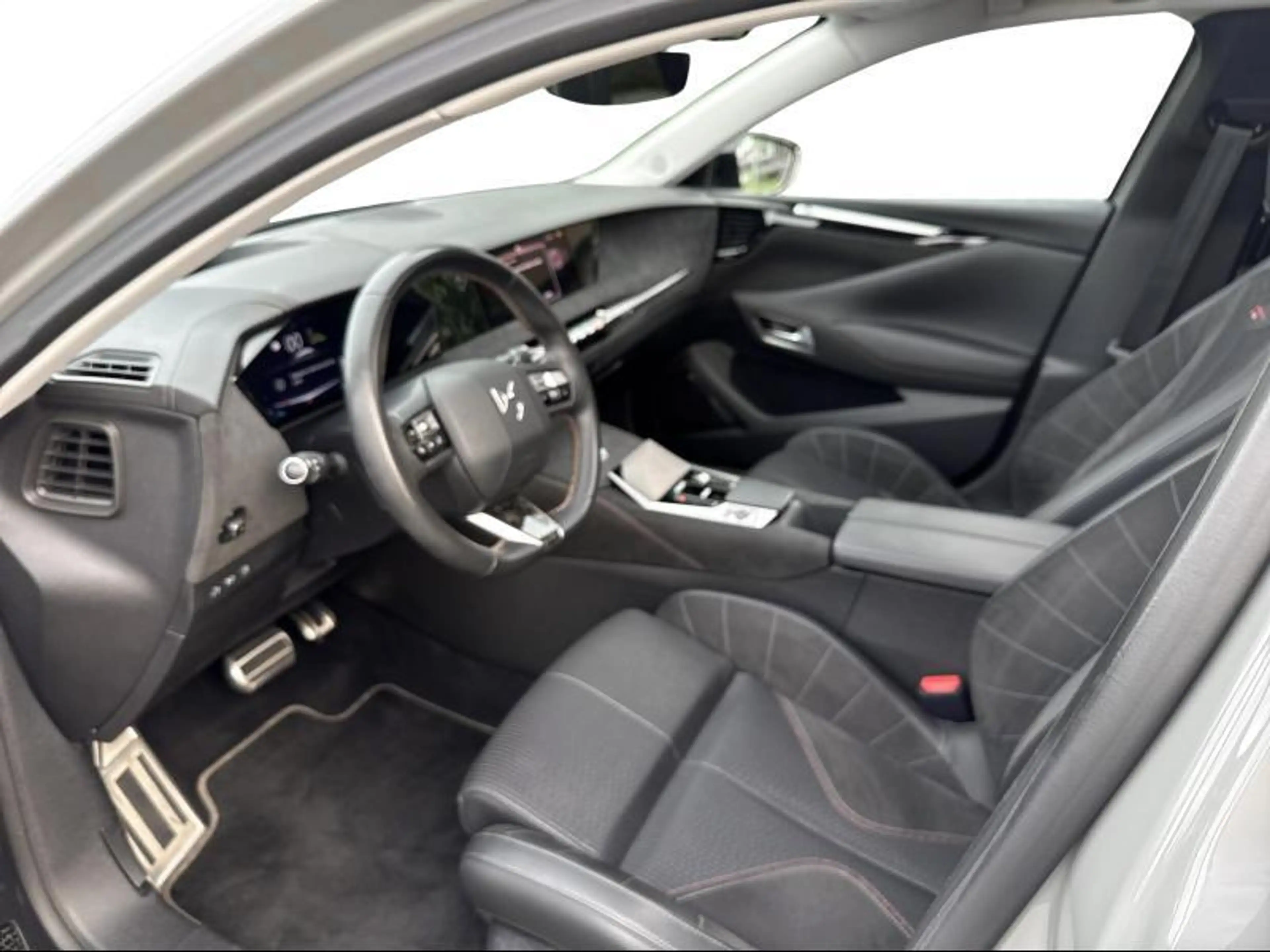 DS Automobiles DS 4 PERFORMANCE Line + E-TENSE 225 — photo 7