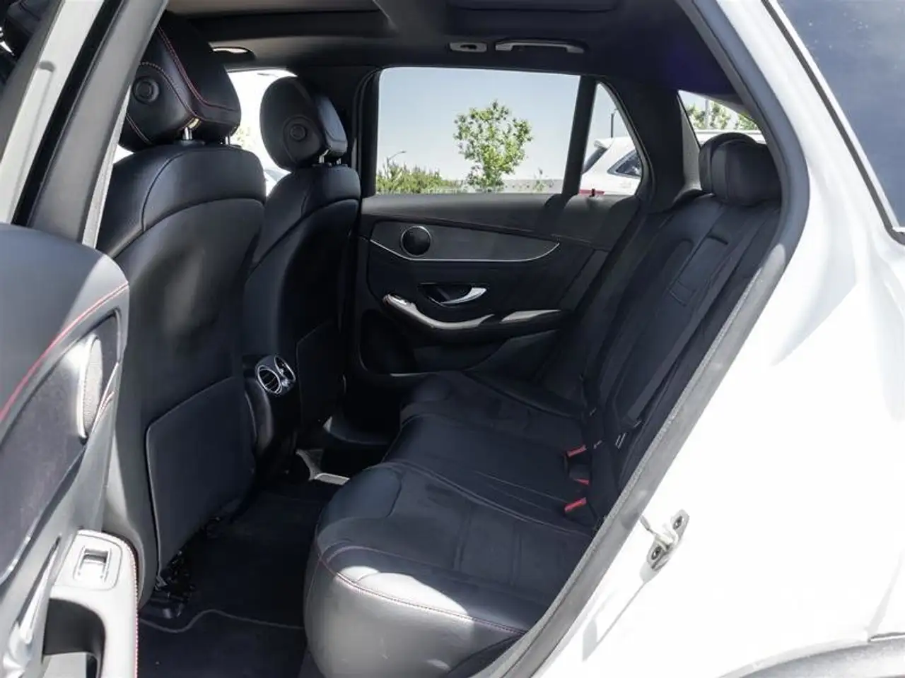 Mercedes-Benz GLC снимка Mercedes-Benz GLC