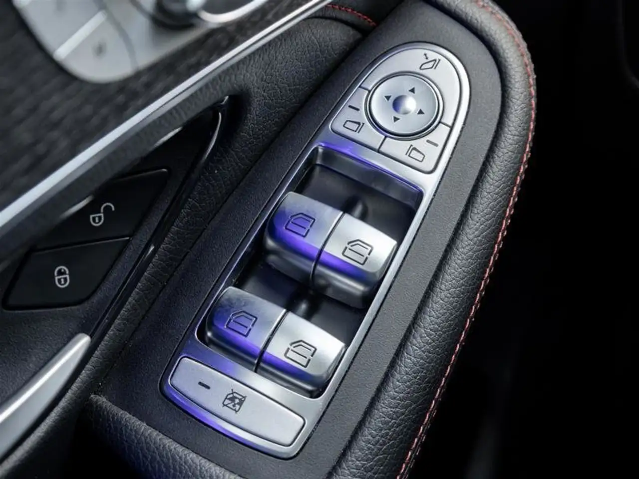 Mercedes-Benz GLC снимка Mercedes-Benz GLC