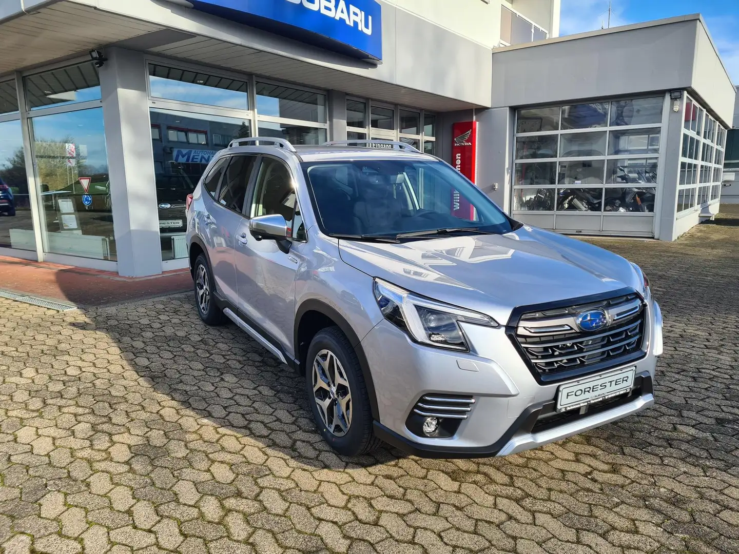 Subaru Forester 2.0ie Lineartronic Active Silber - 2