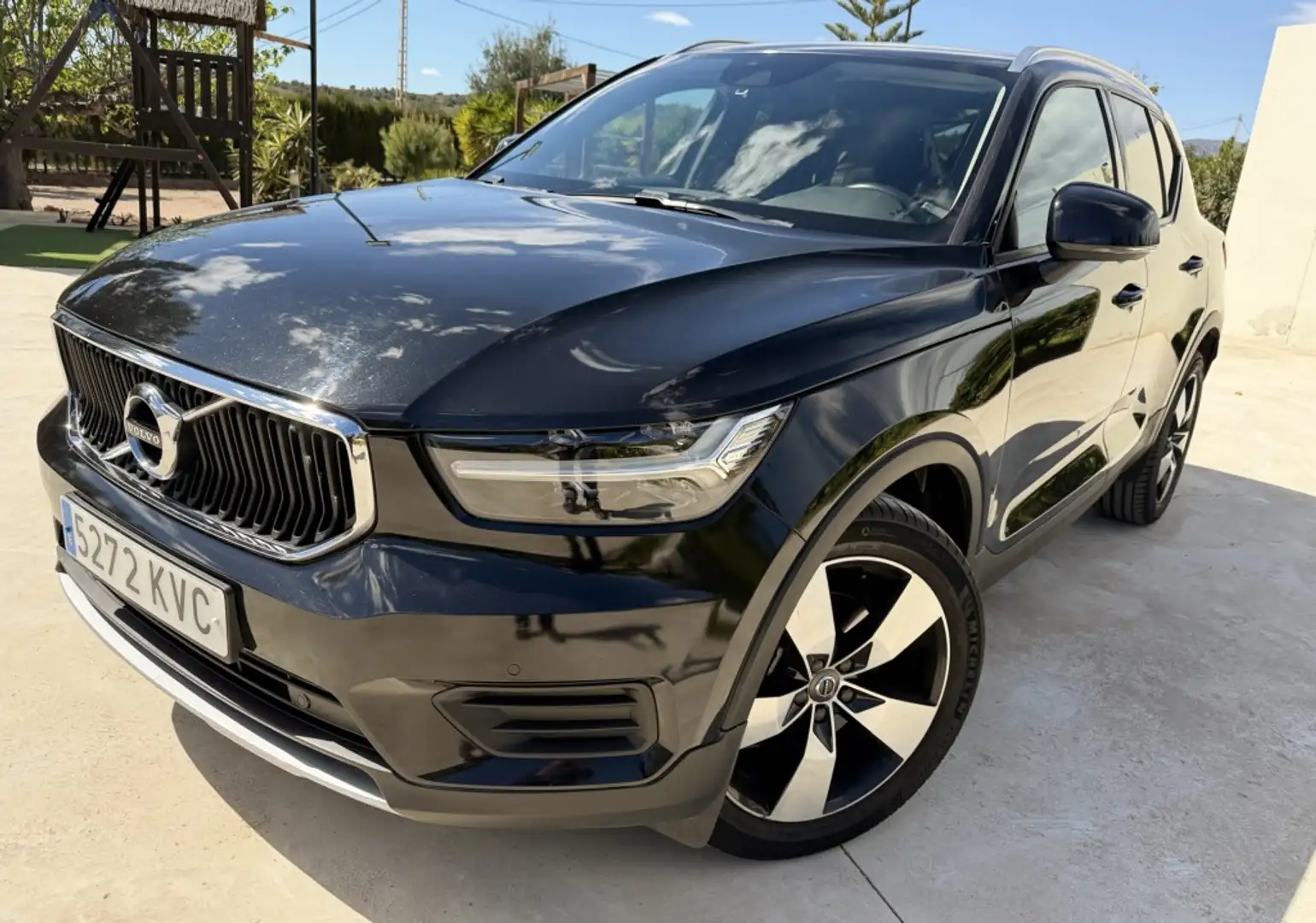 Volvo XC40 D4 Momentum AWD Aut. Negro - 1