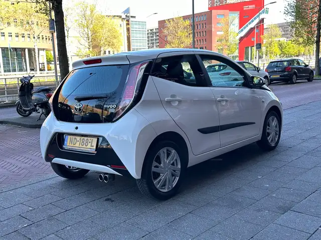 Toyota Aygo view 3