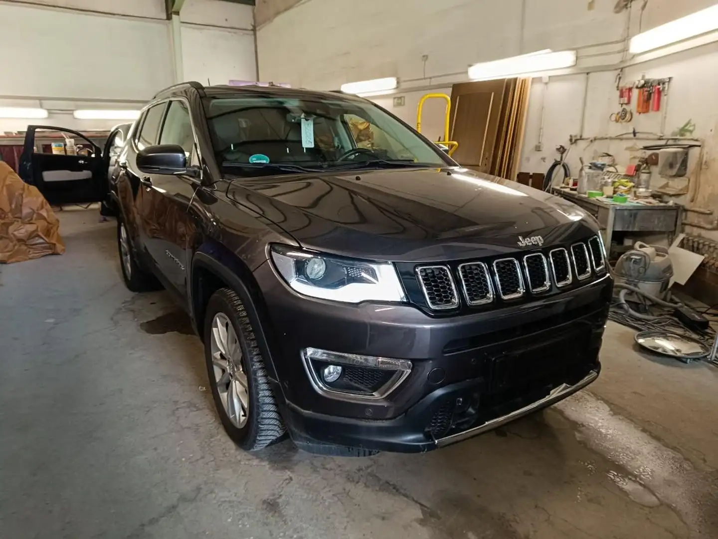 Jeep Compass Limited 1,3 TGDi NAV+KAM+XEN+ACC+CARPLAY Grau - 1