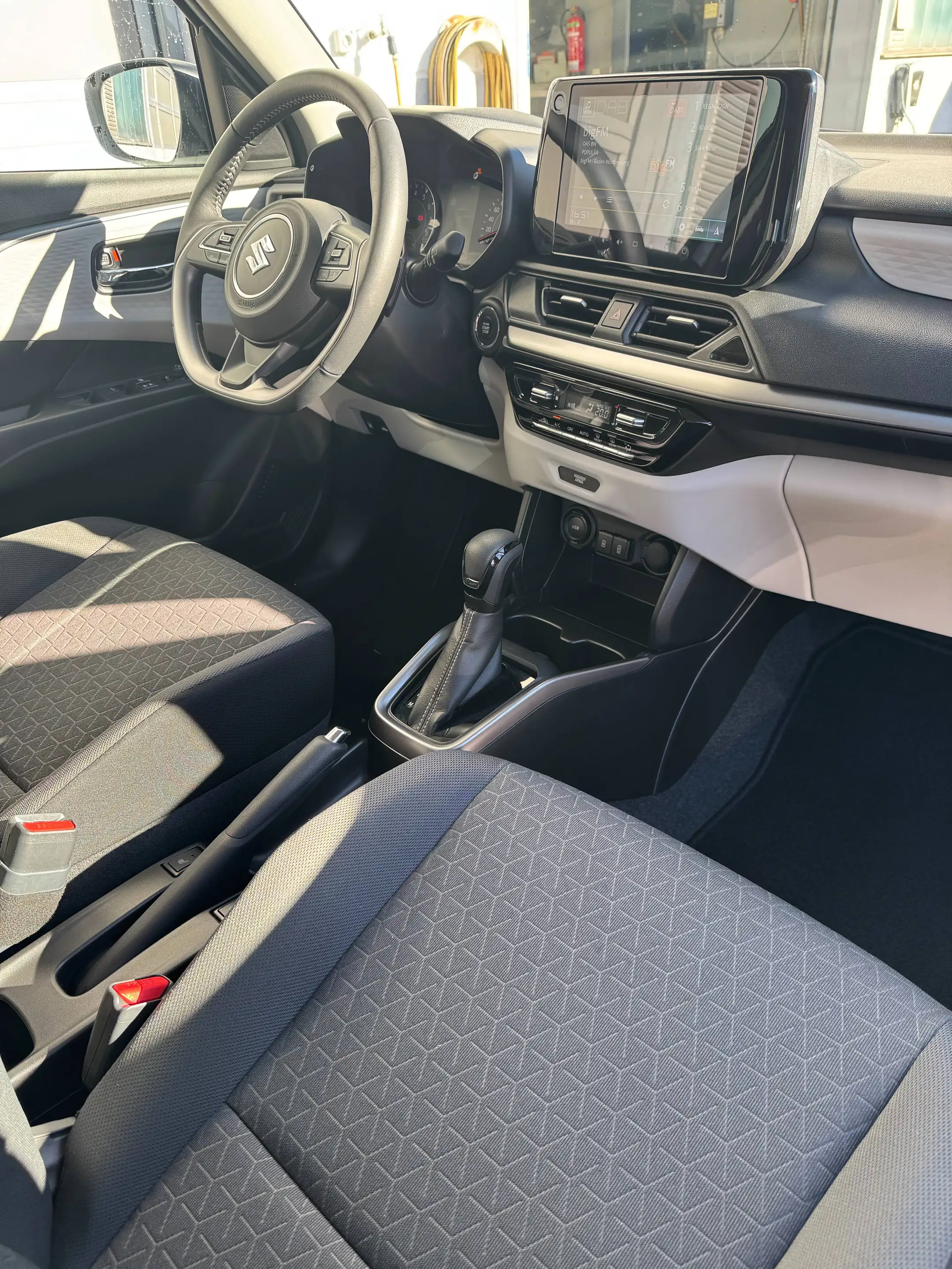 Suzuki Swift 1.2 Hybrid Comfort+ *Automatik* Navi*CarPlay*AndroidAuto*PDC*Kamera* — photo 15