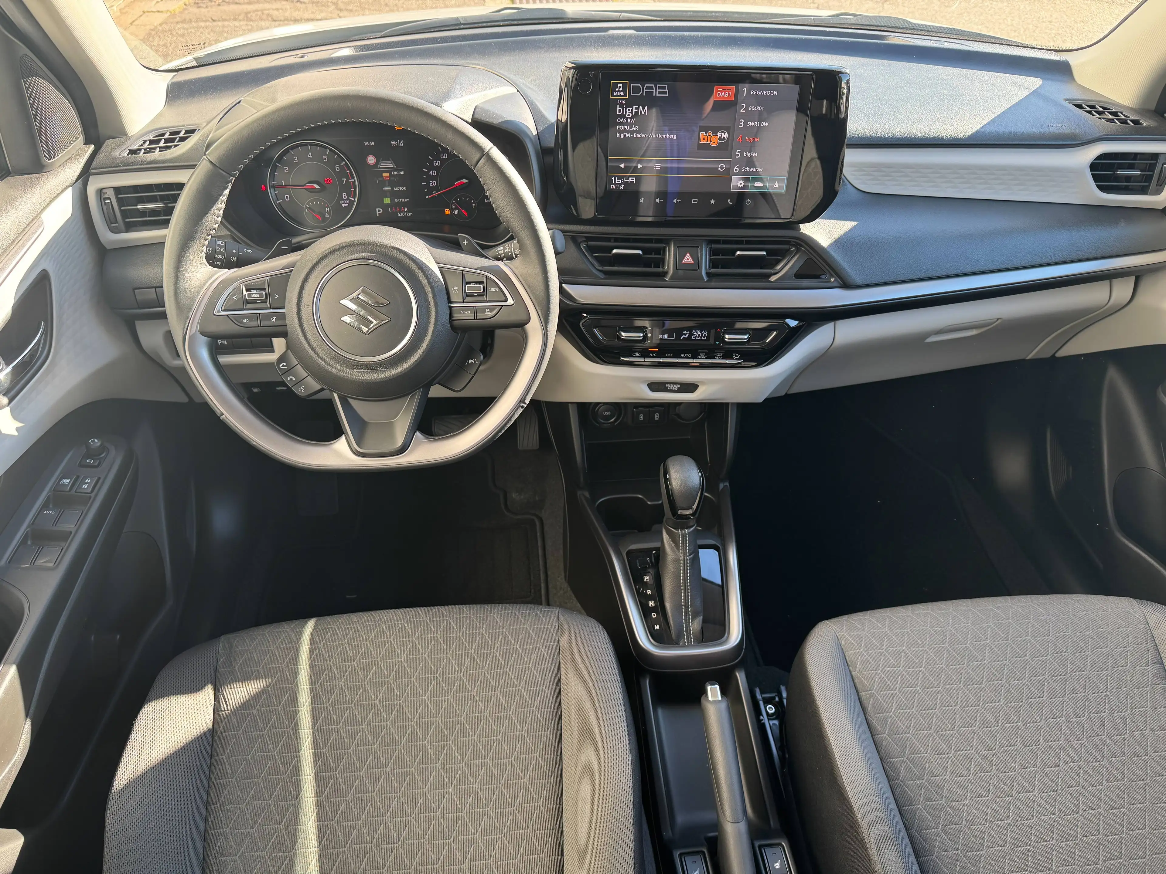 Suzuki Swift 1.2 Hybrid Comfort+ *Automatik* Navi*CarPlay*AndroidAuto*PDC*Kamera* — photo 10