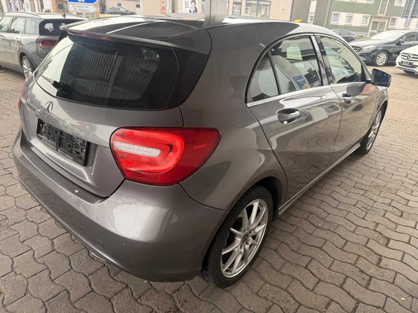 Mercedes-Benz A 180 7G Urban Sport Navi Leder Xenon PDC Gris - 2