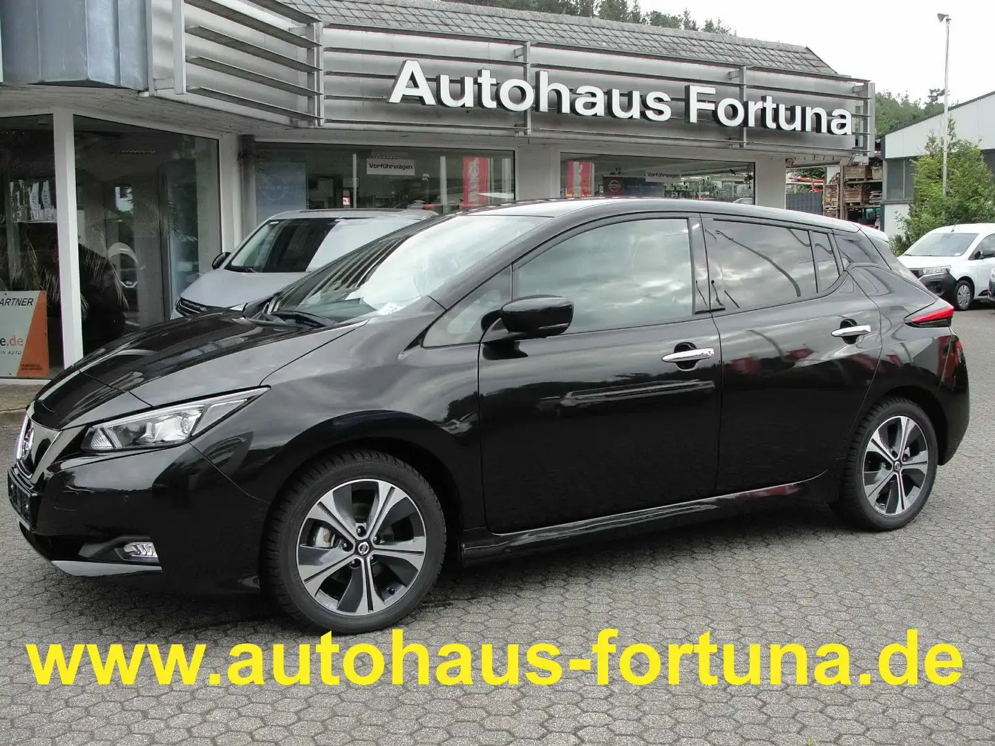 Nissan Leaf N-Connecta 40 kwh Kamera E-Pedal Winterpak Schwarz - 1