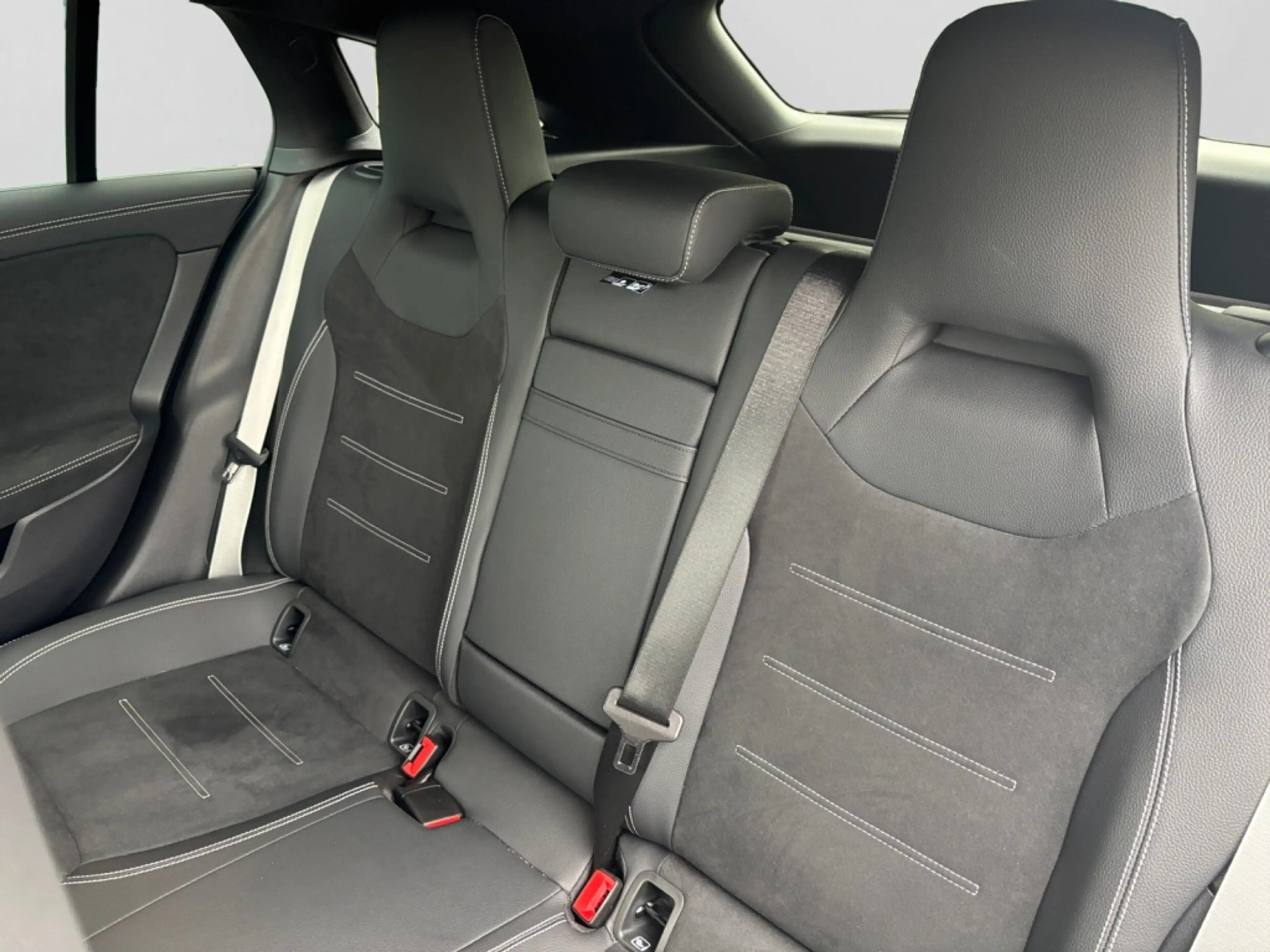 Mercedes-Benz CLA 200 SB AMG|MBEAM|NIGHT|AMBIENTE|DISTR|PANO — photo 10